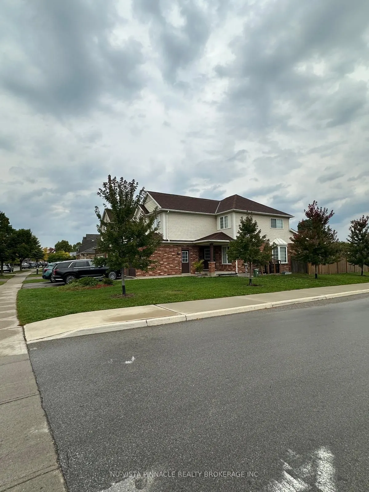 2537 (Upper) Meadowgate Boulevard