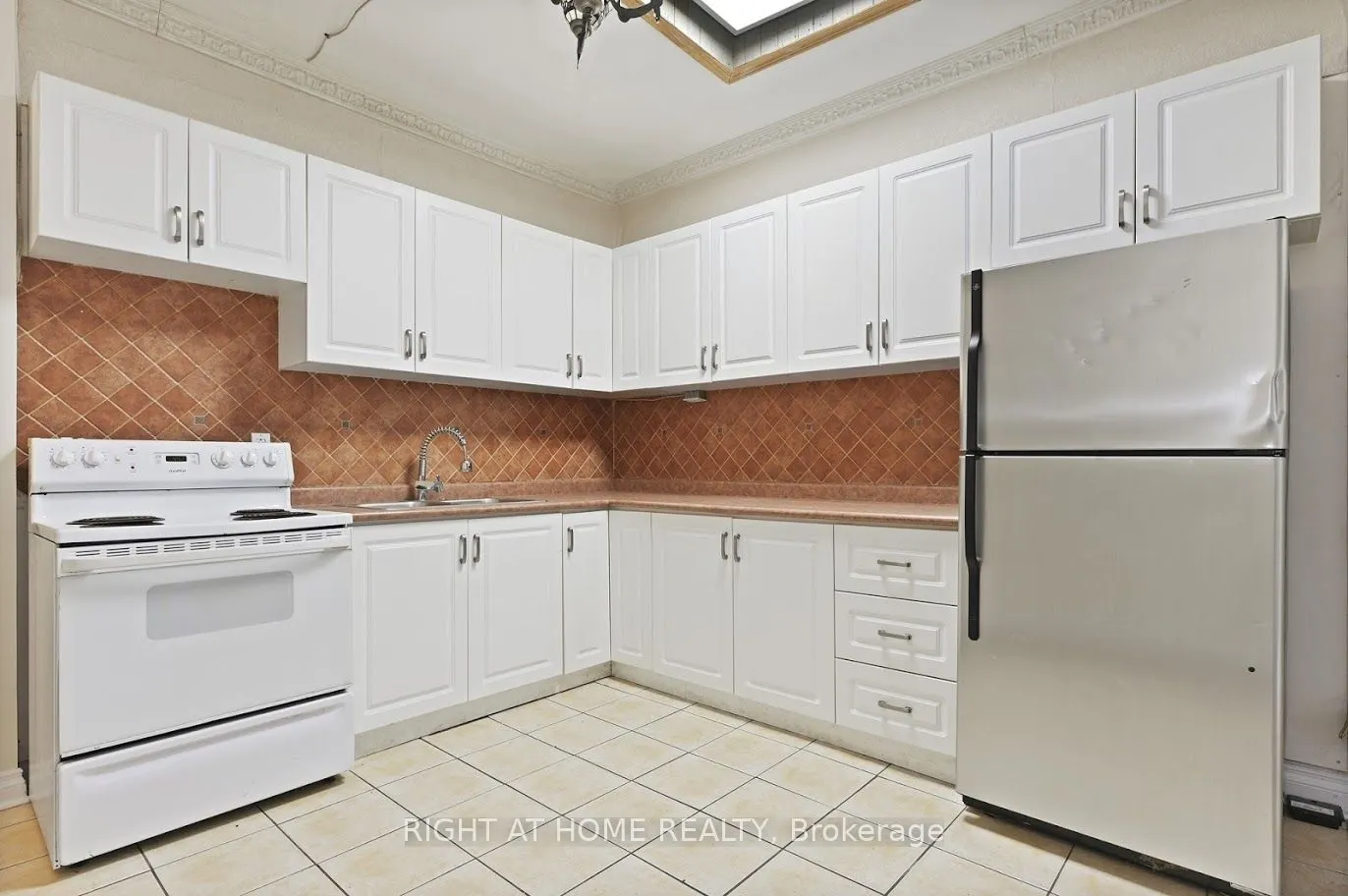 238 King Street E