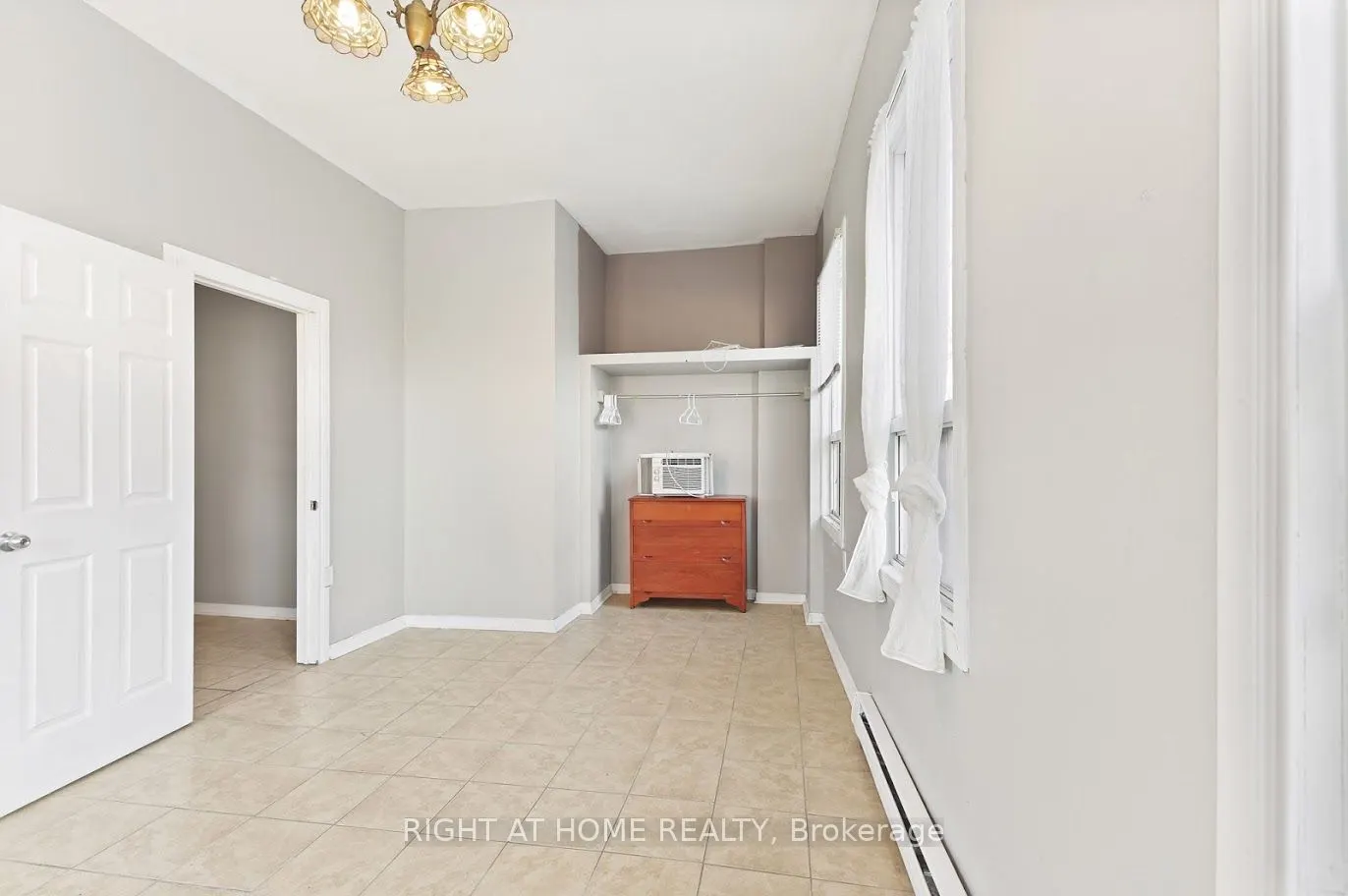 238 King Street E