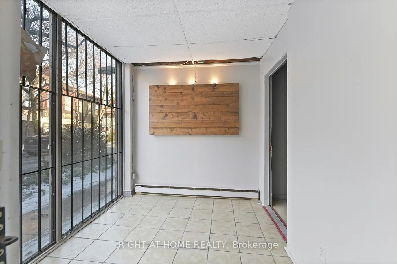 238 King Street E