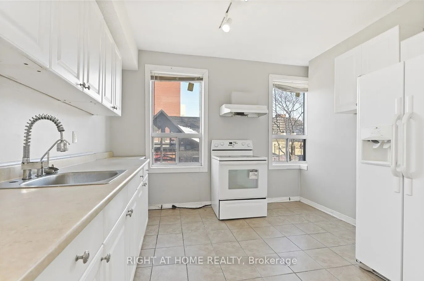 238 King Street E