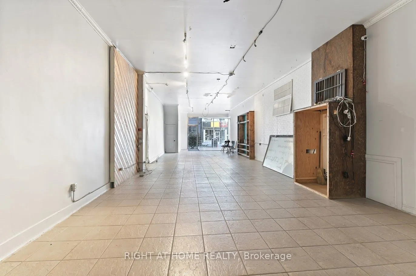 238 King Street E