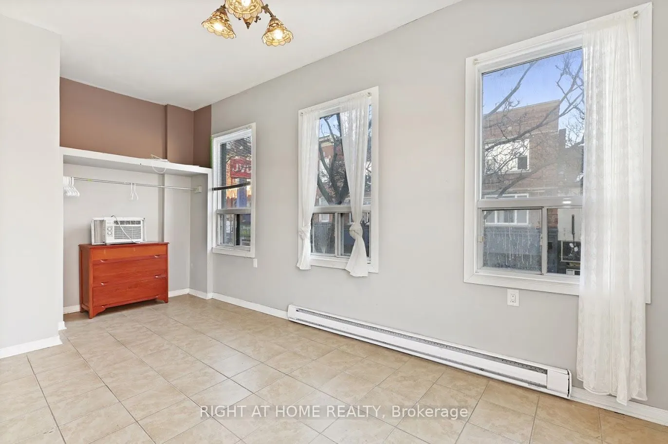 238 King Street E