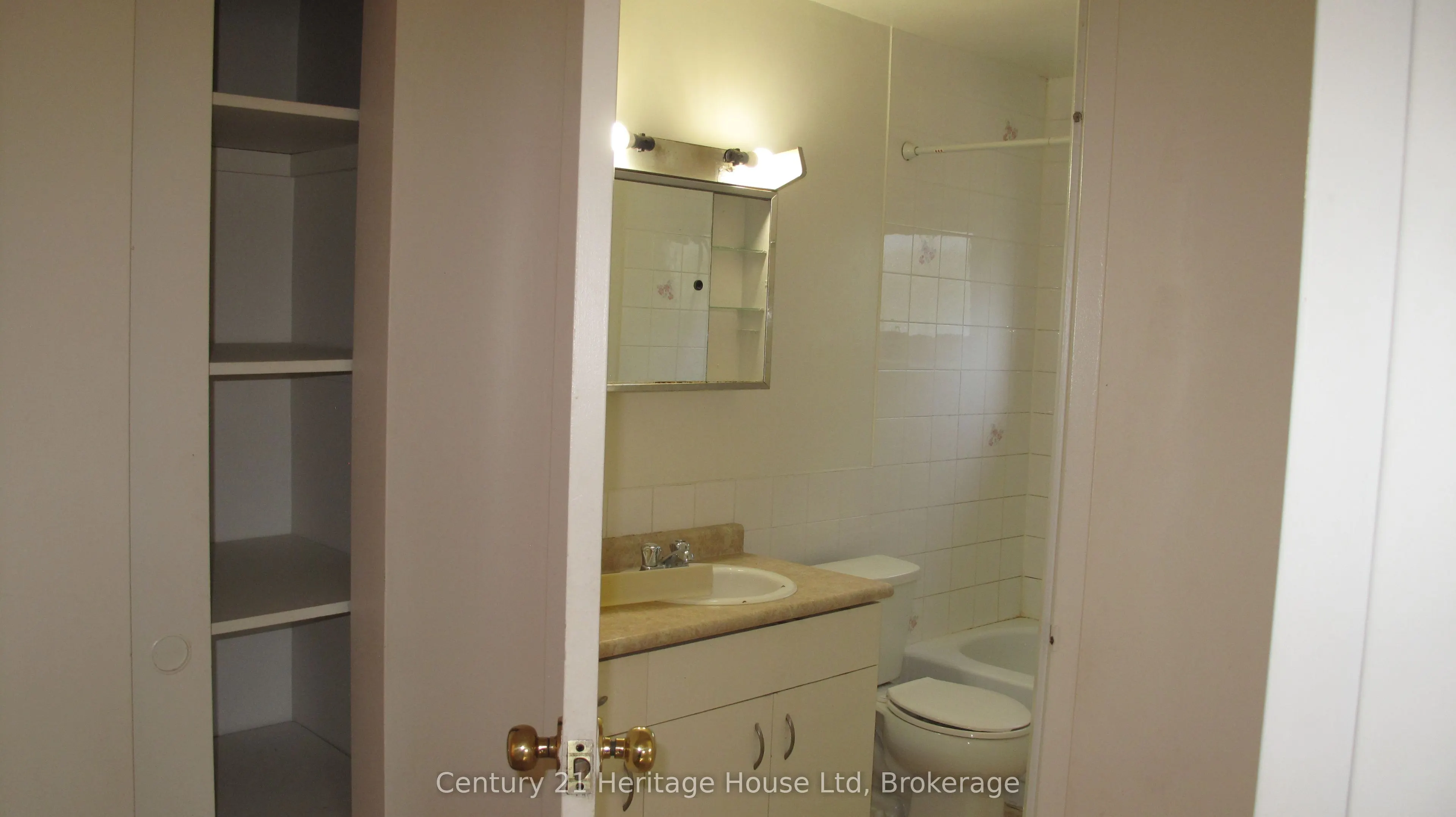 16 Brant Avenue ##9