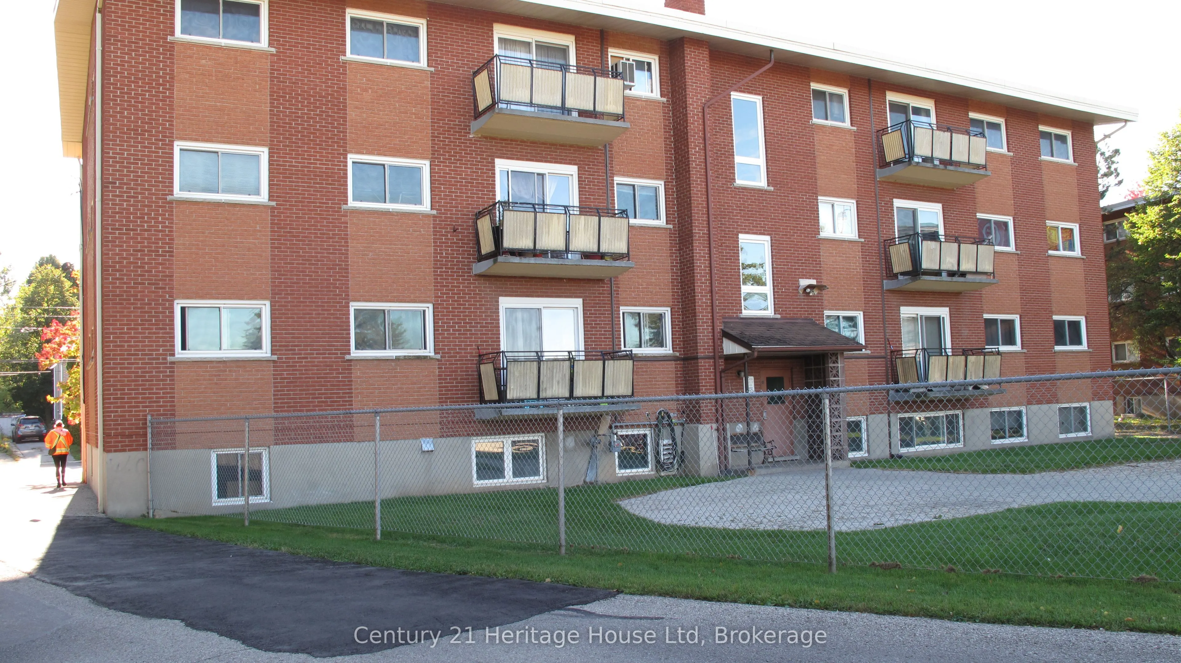 16 Brant Avenue ##9