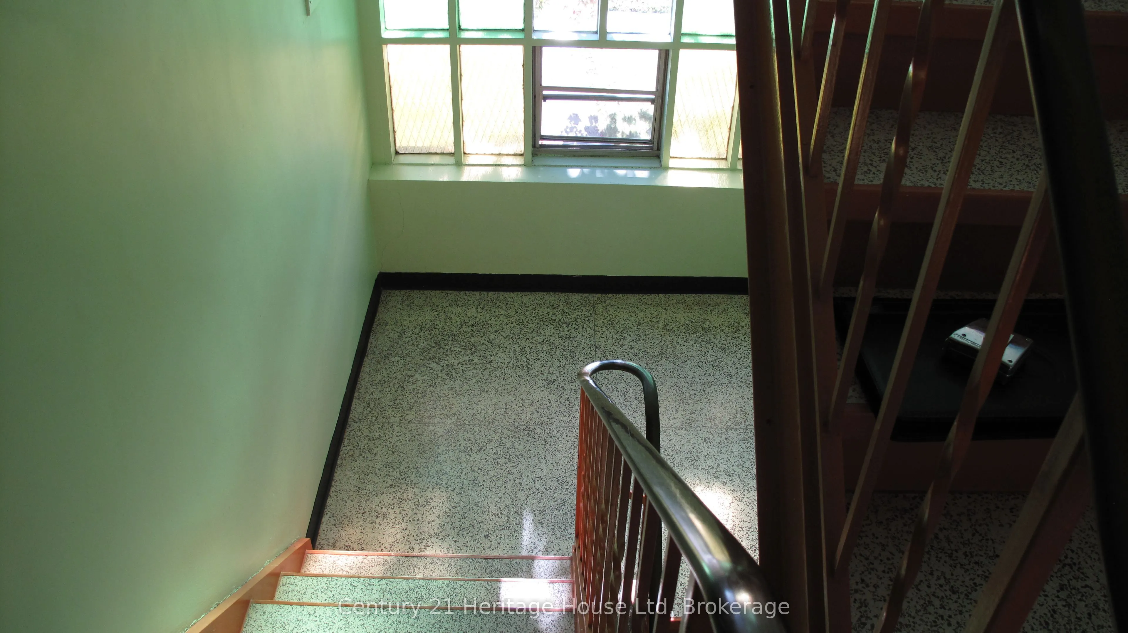 16 Brant Avenue ##9