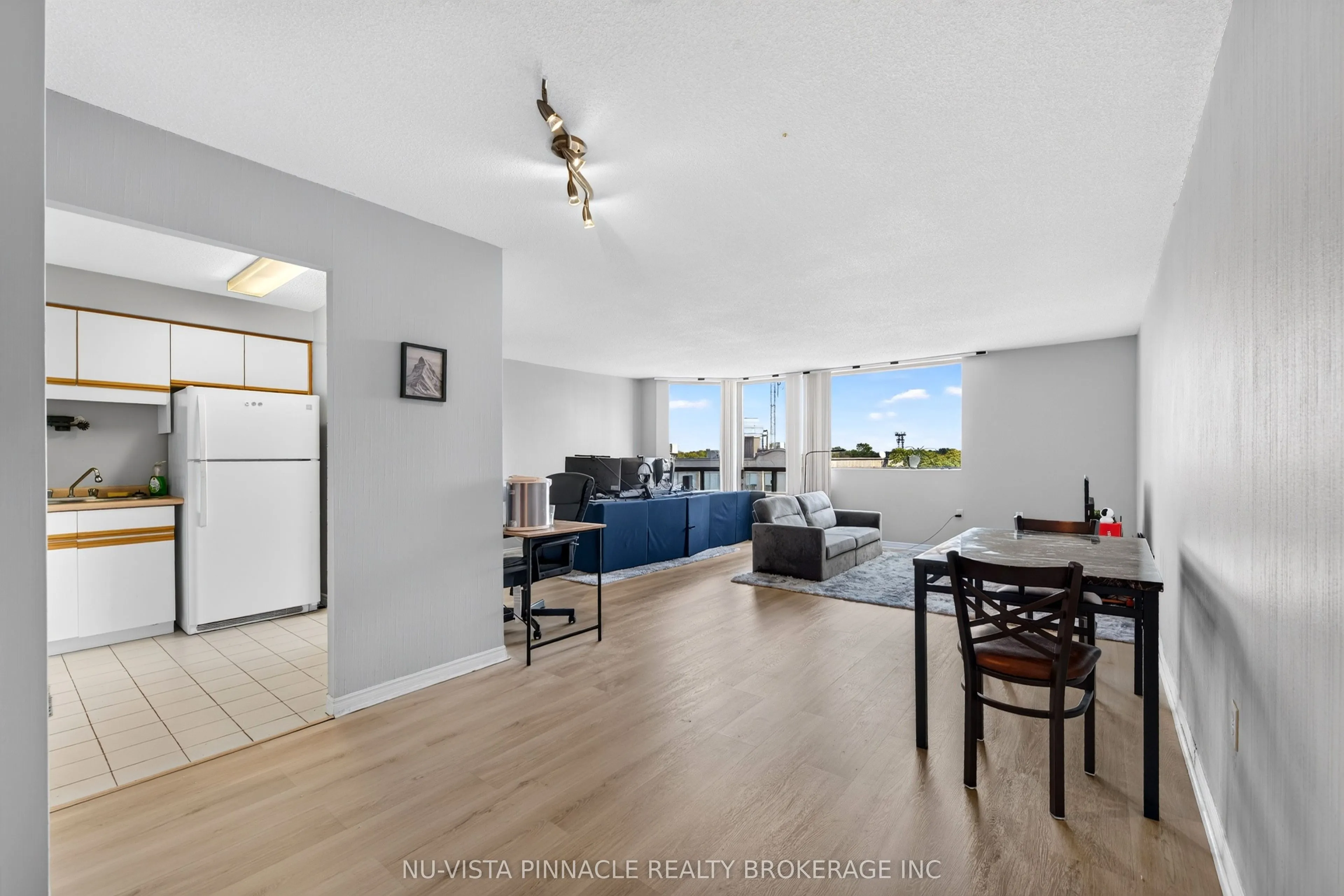 695 Richmond Street S #708