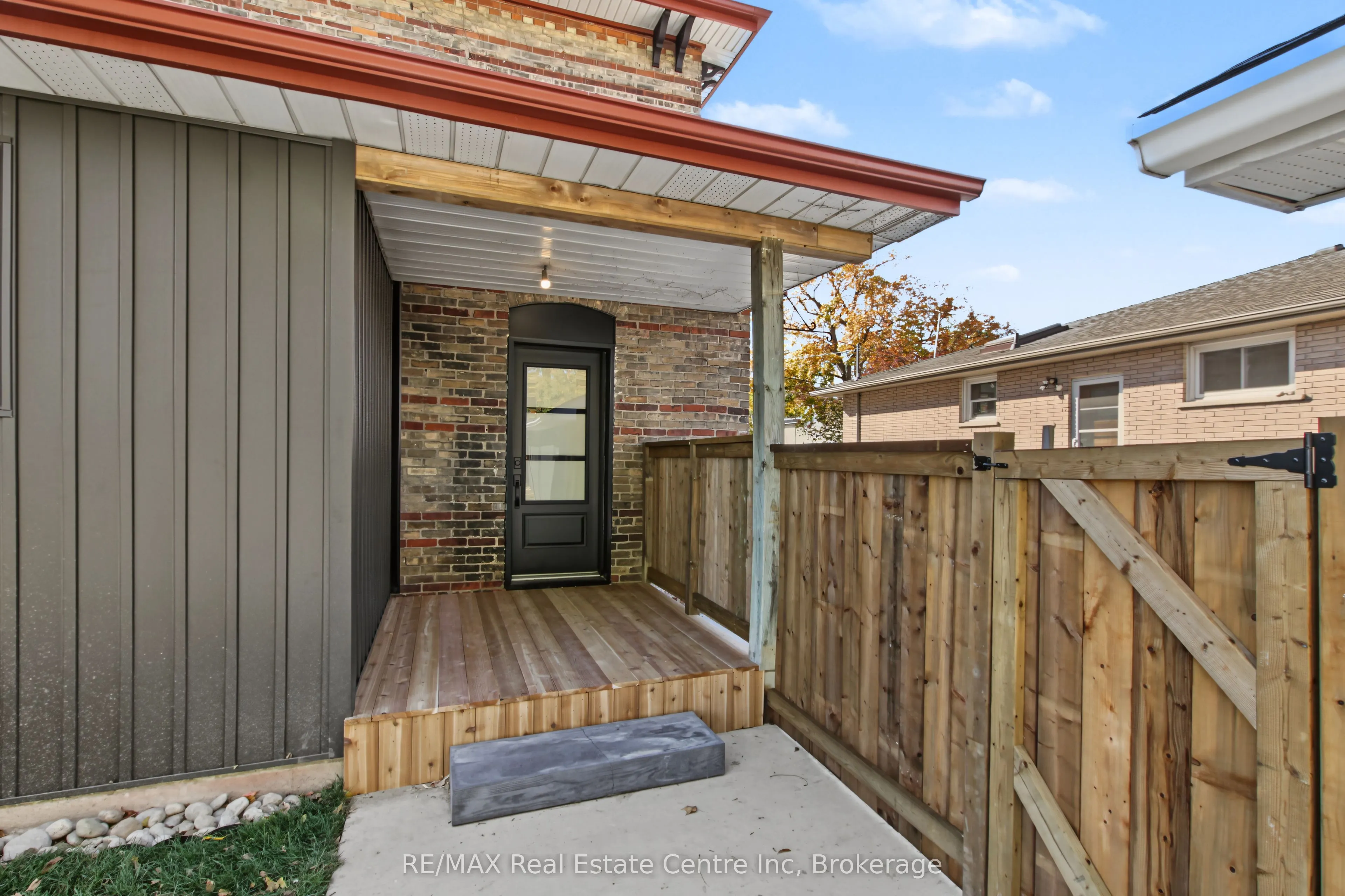 657 Frances Street