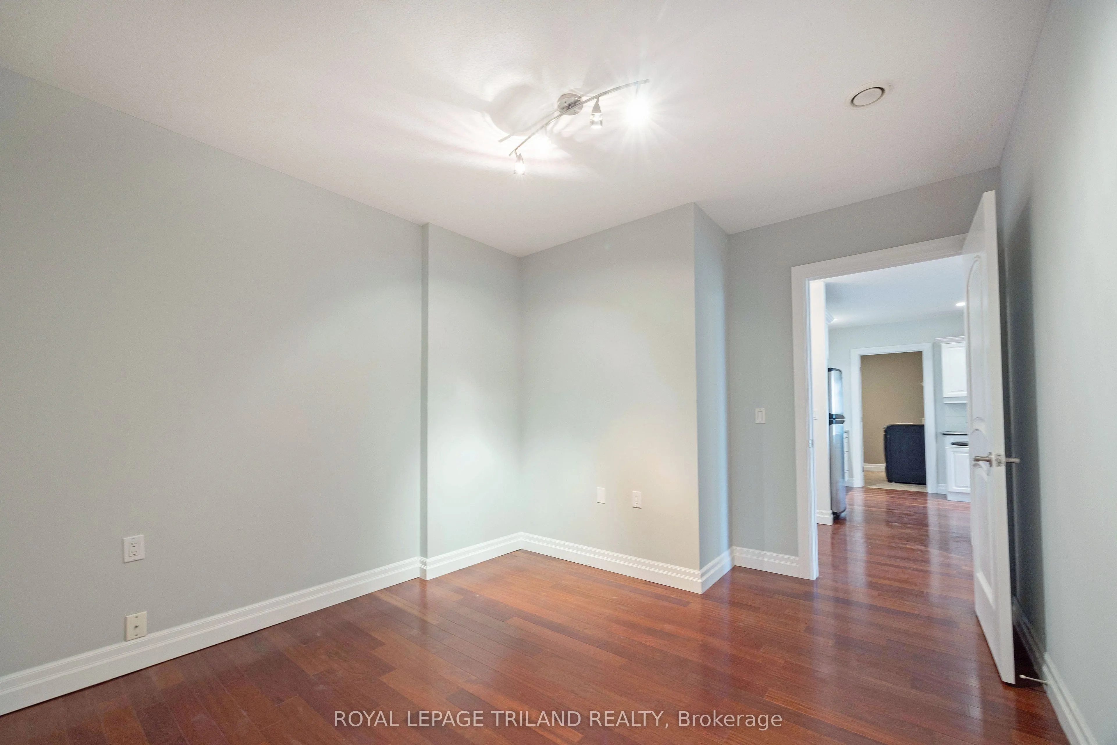 250 Pall Mall Street #1202