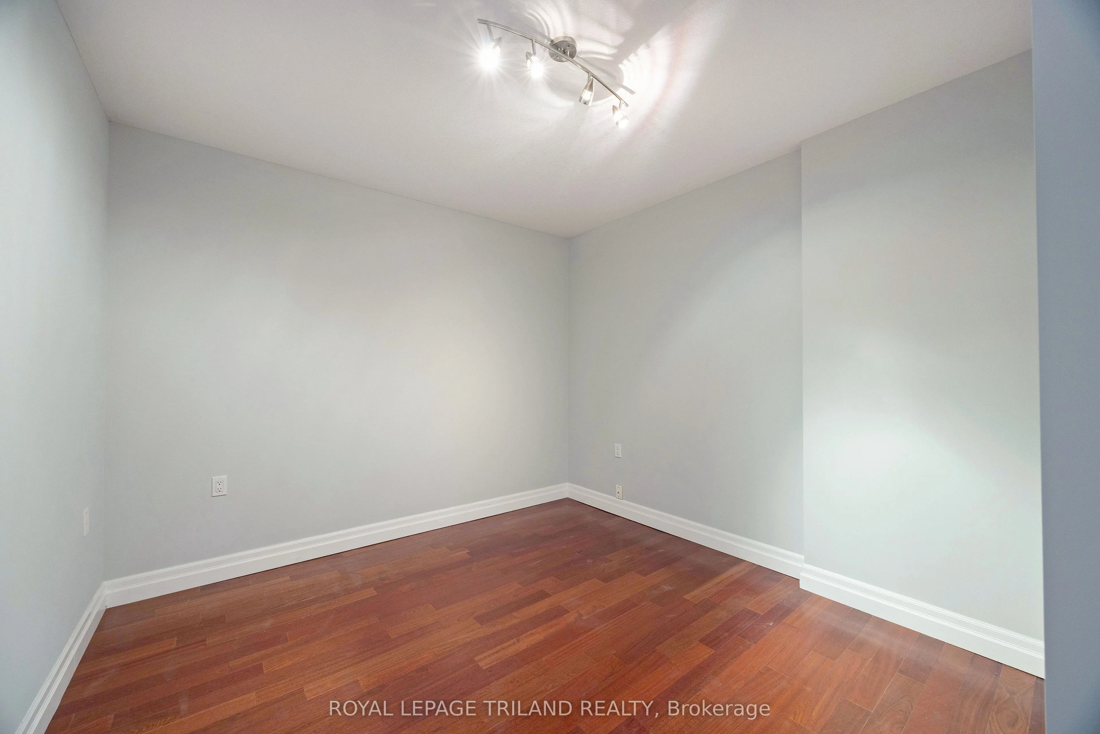 250 Pall Mall Street #1202