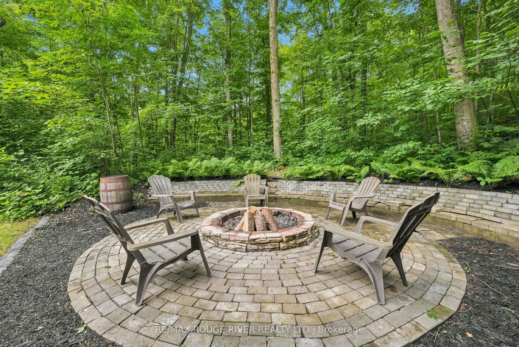 2774 Les Davey Road