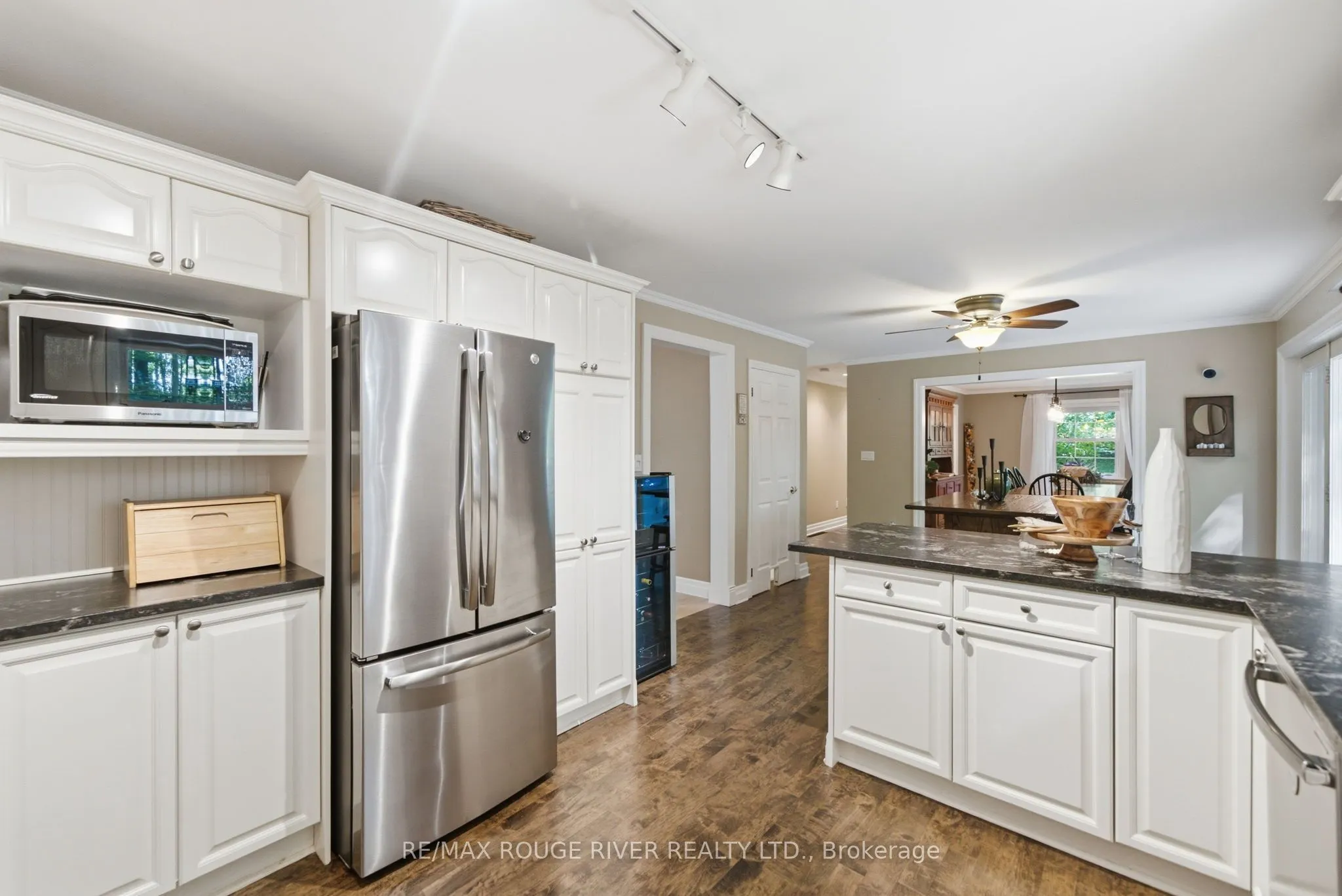 2774 Les Davey Road