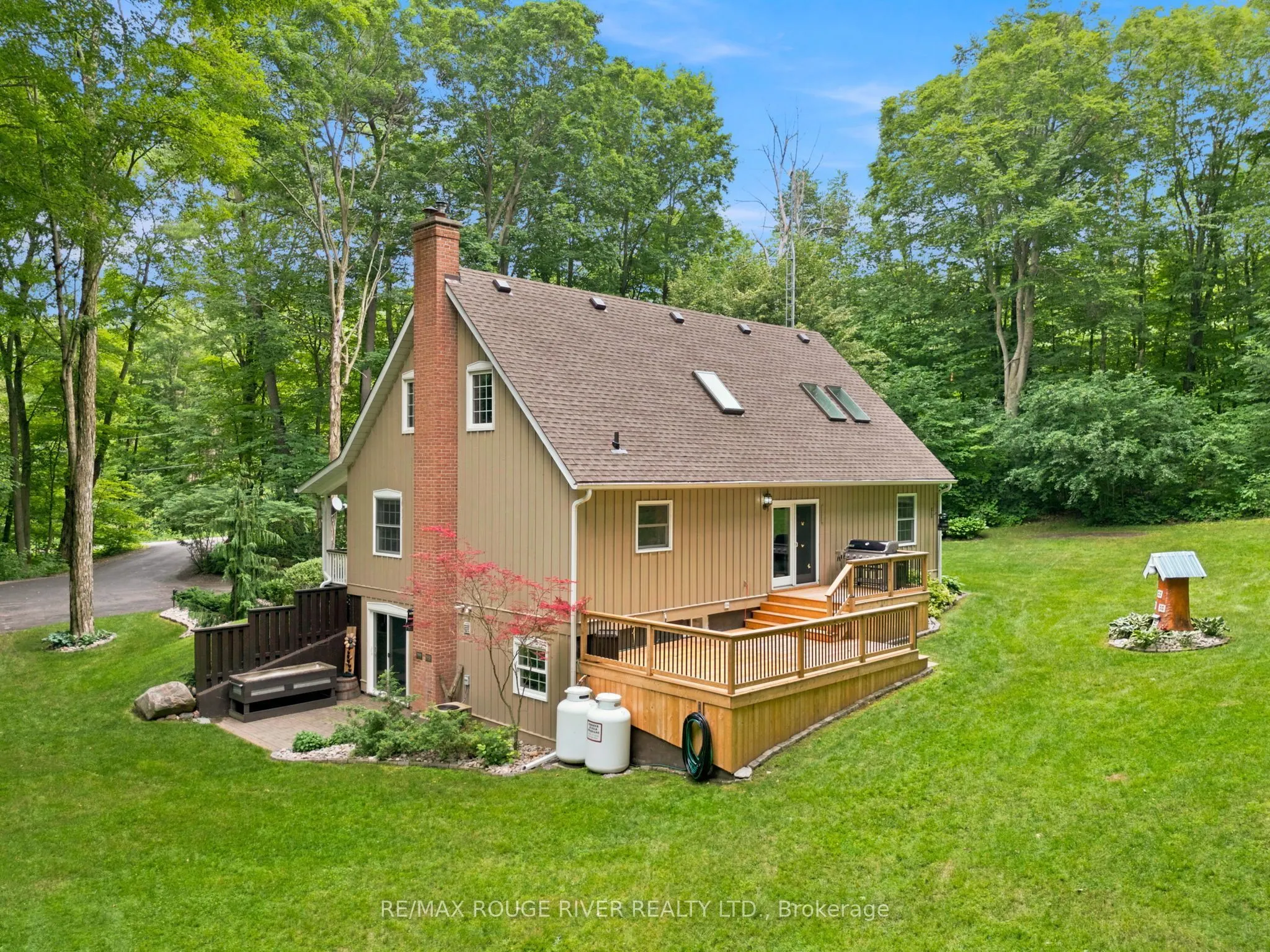 2774 Les Davey Road