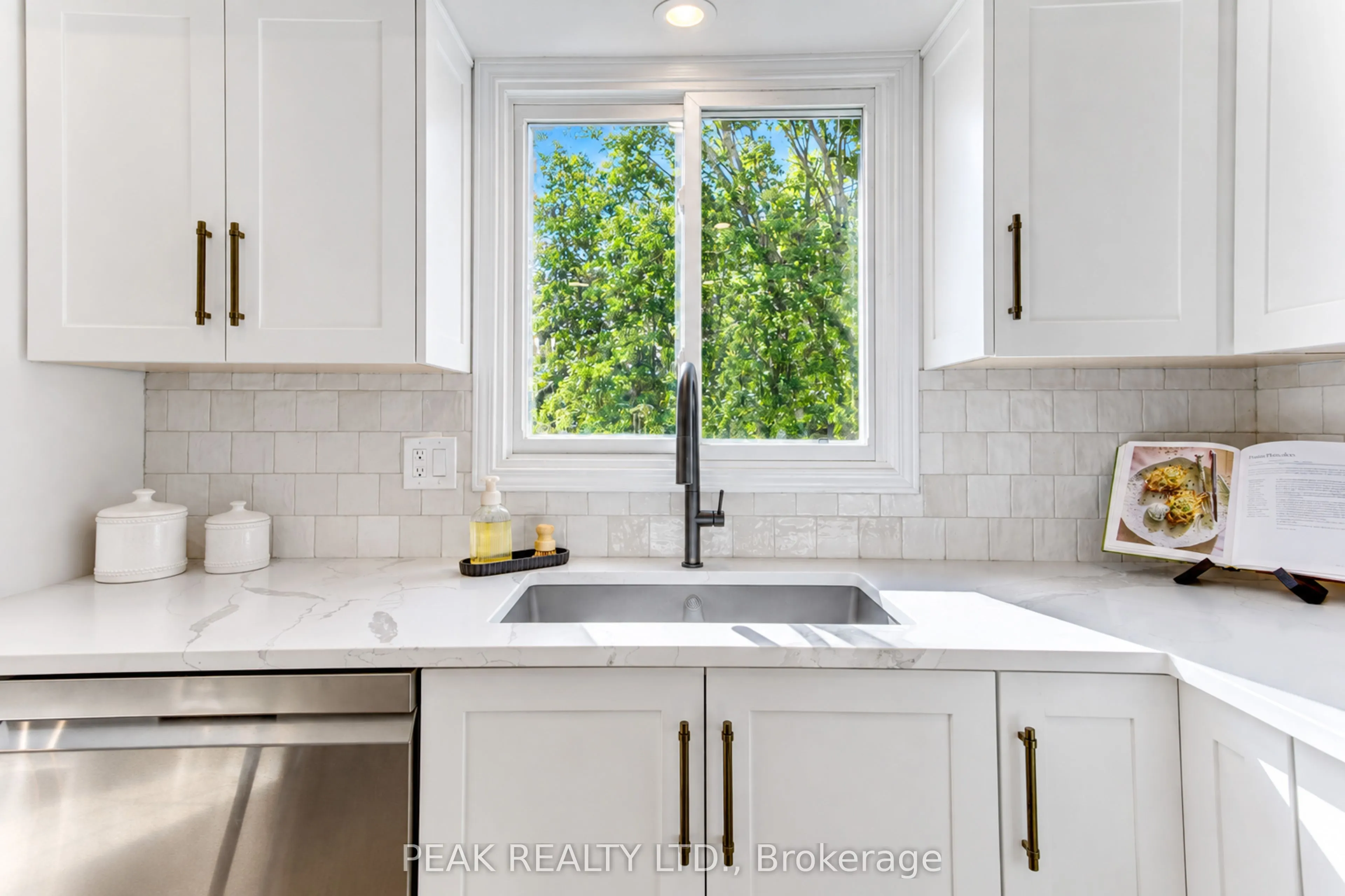 23 Jacob Street W