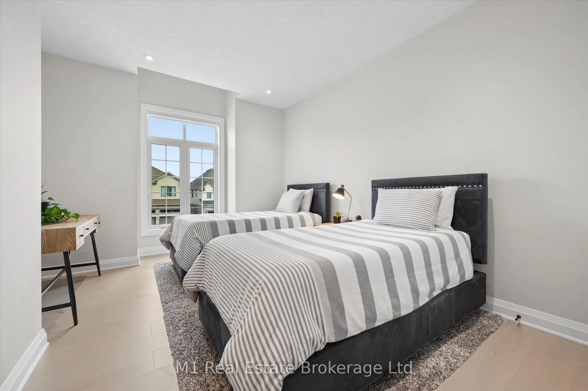 545 Bridgemill Crescent