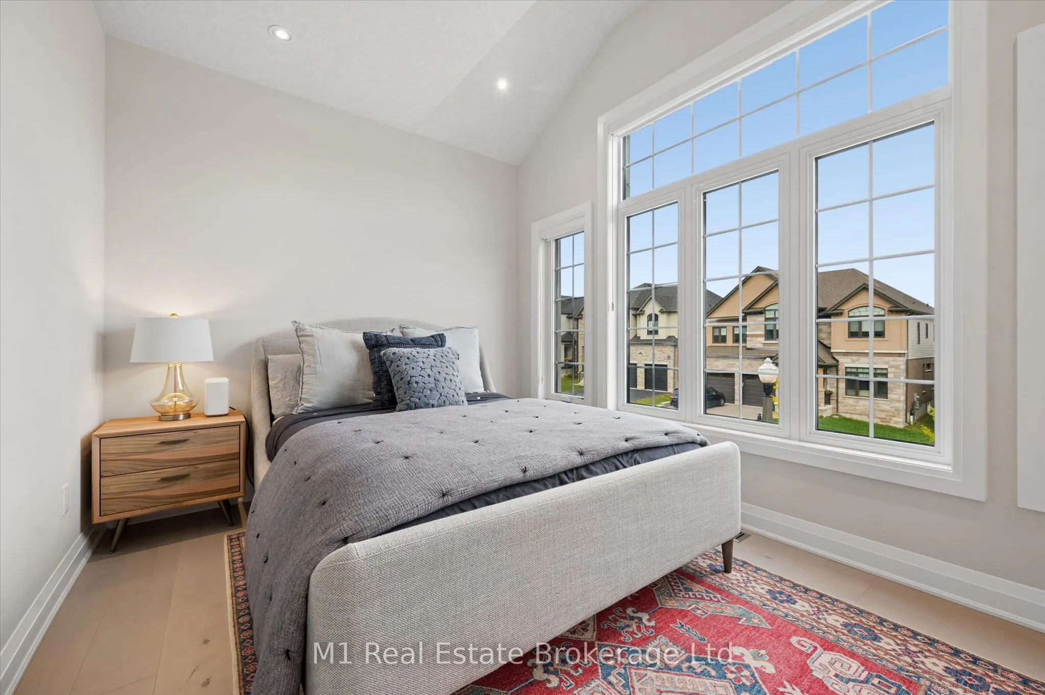545 Bridgemill Crescent
