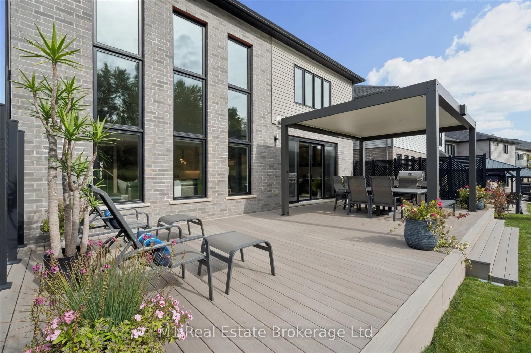 545 Bridgemill Crescent