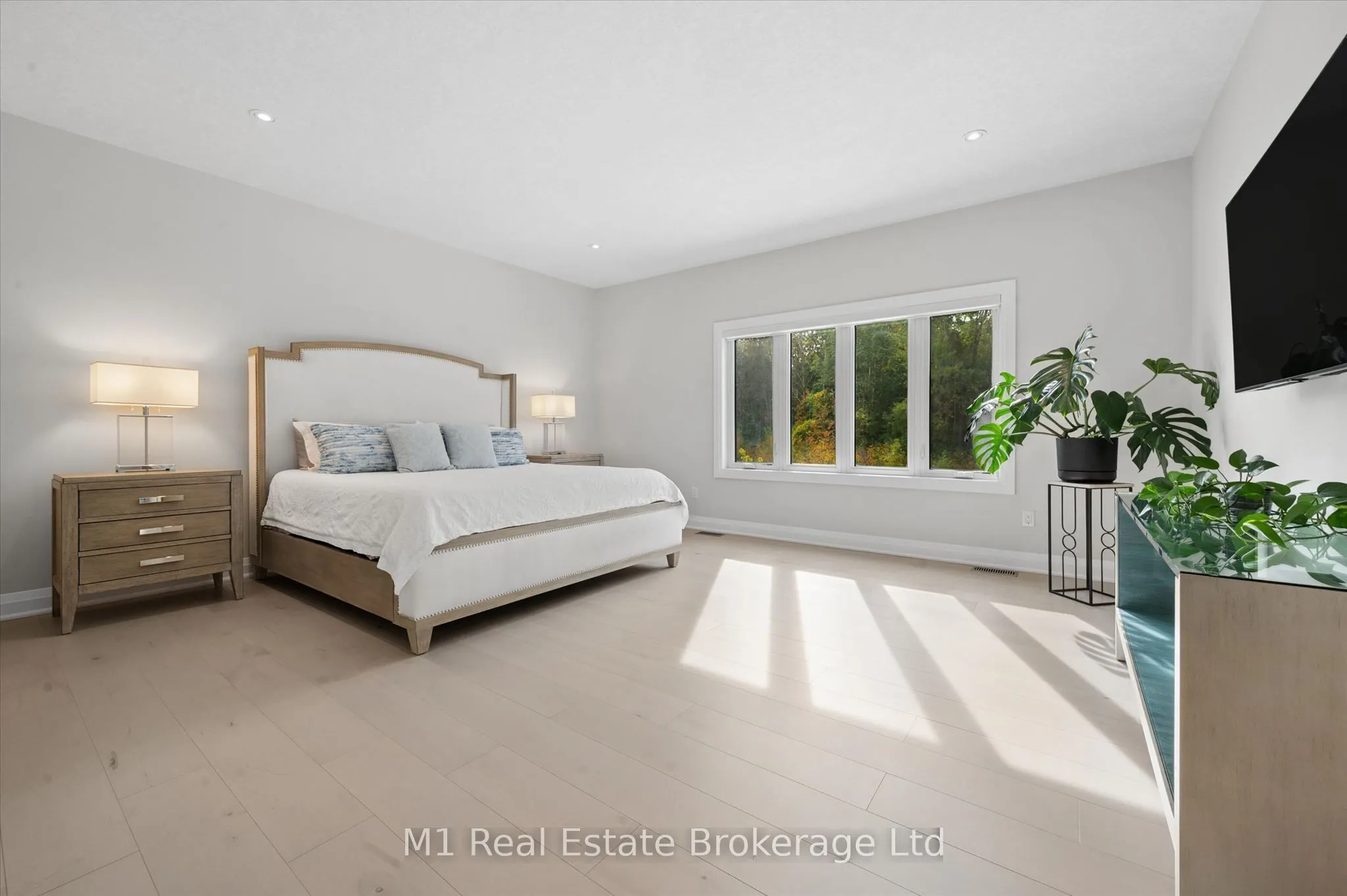 545 Bridgemill Crescent
