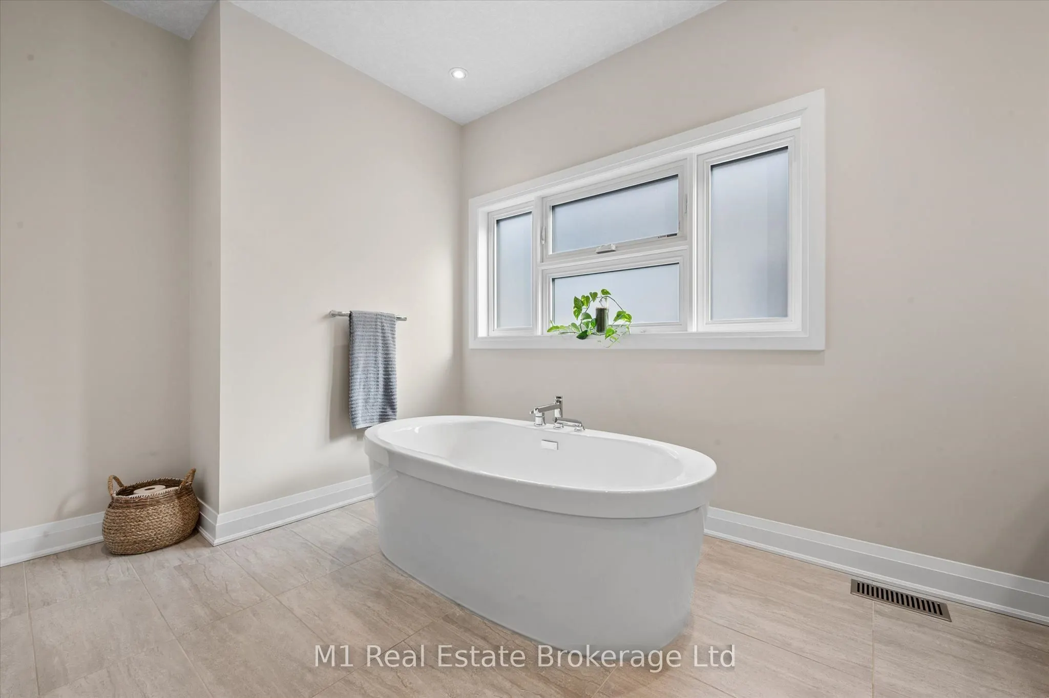 545 Bridgemill Crescent