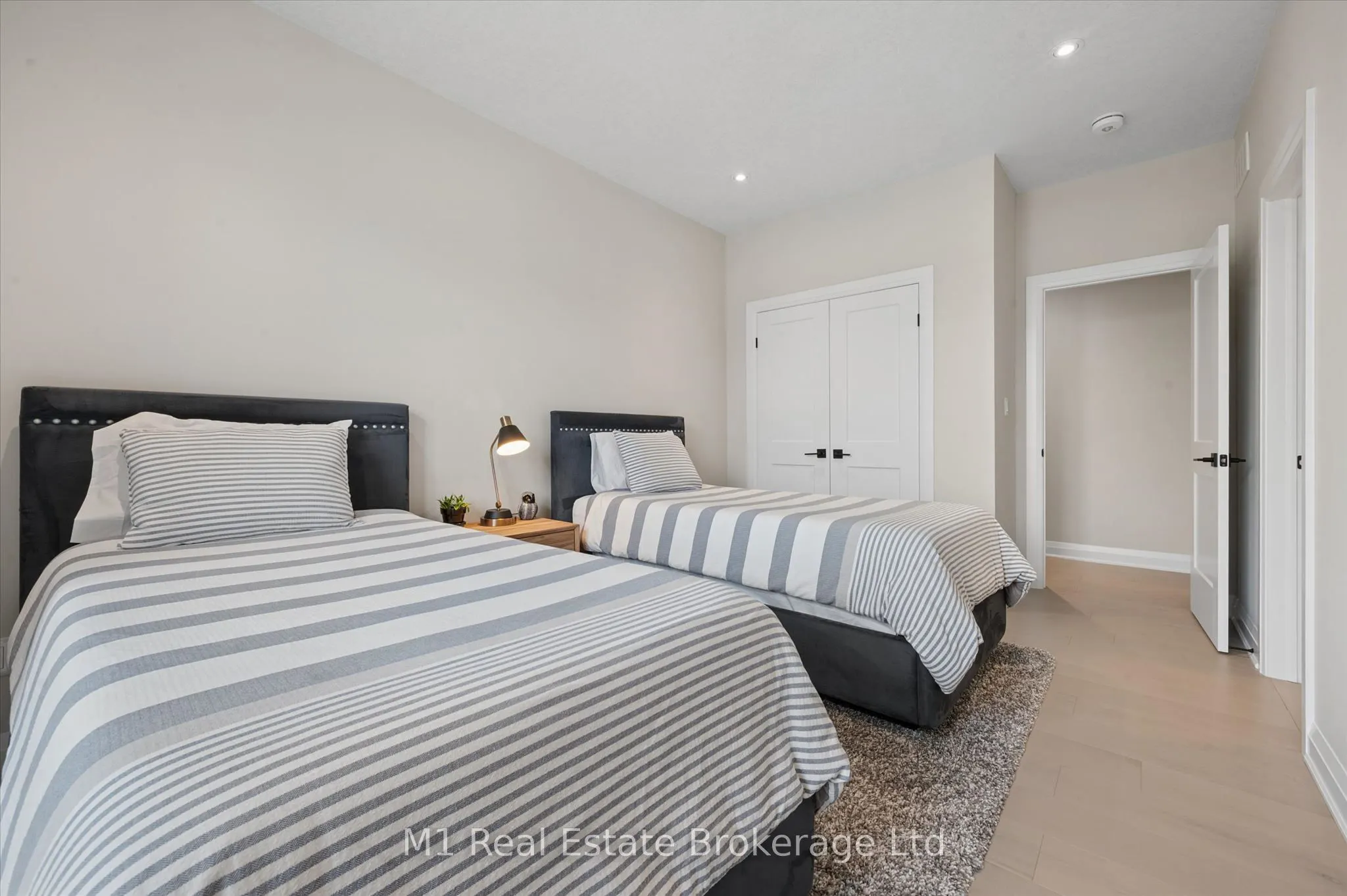 545 Bridgemill Crescent