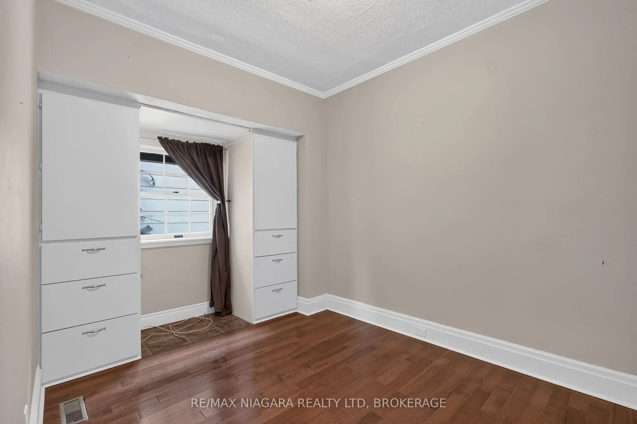5657 Prince Edward Avenue