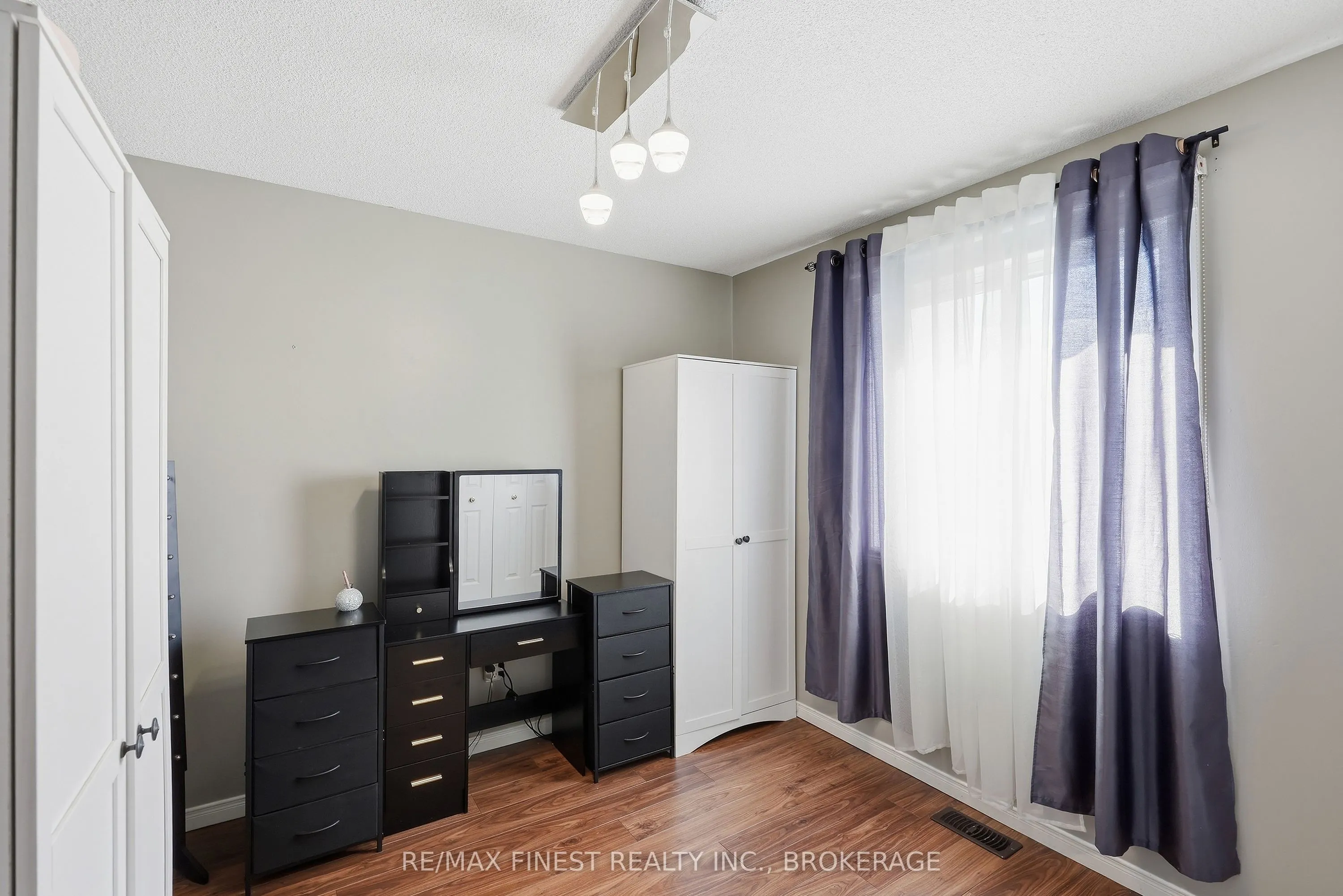 1377 BRACKENWOOD Crescent