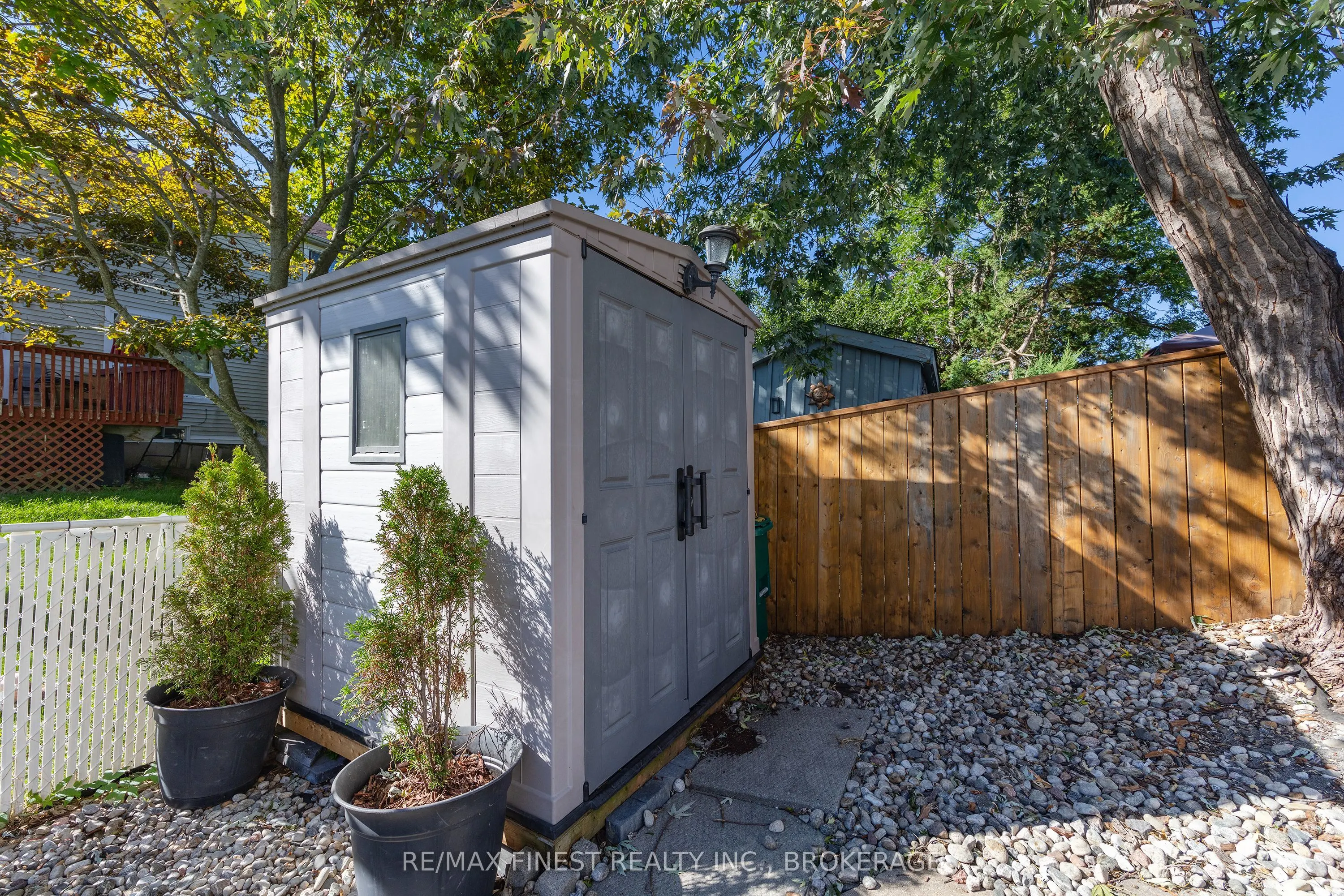 1377 BRACKENWOOD Crescent