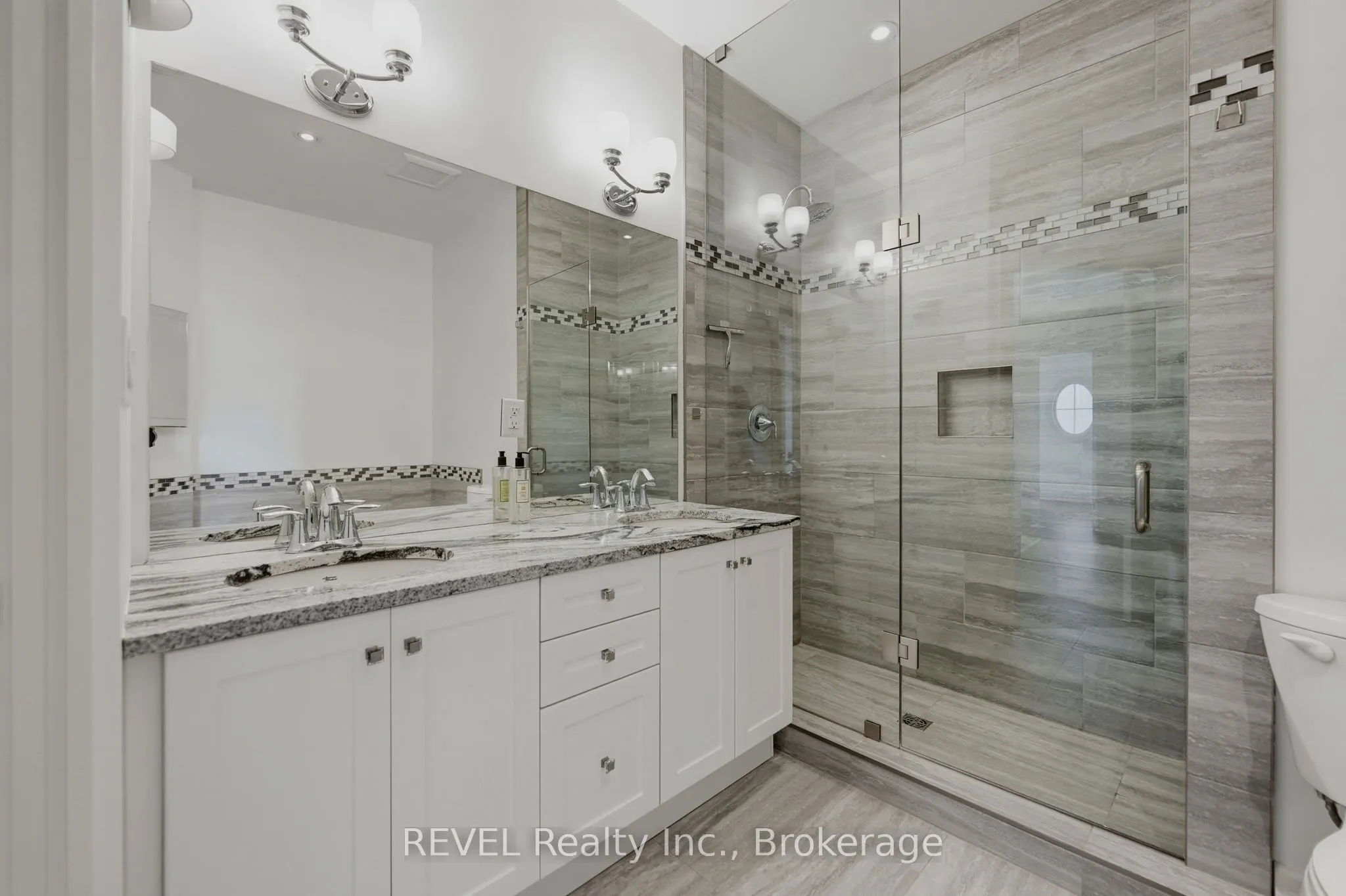 14 St. Andrews Lane S #S14