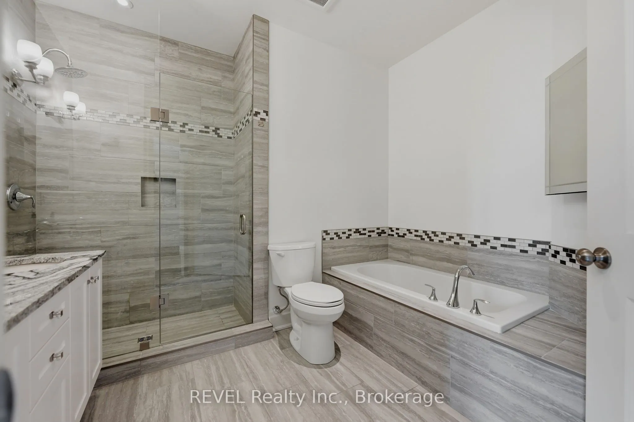 14 St. Andrews Lane S #S14