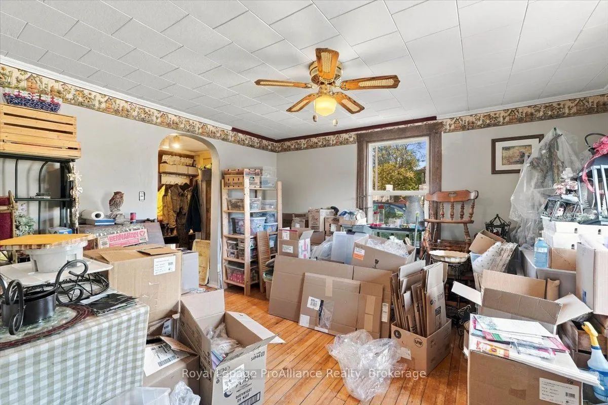 193 Bridge Street W