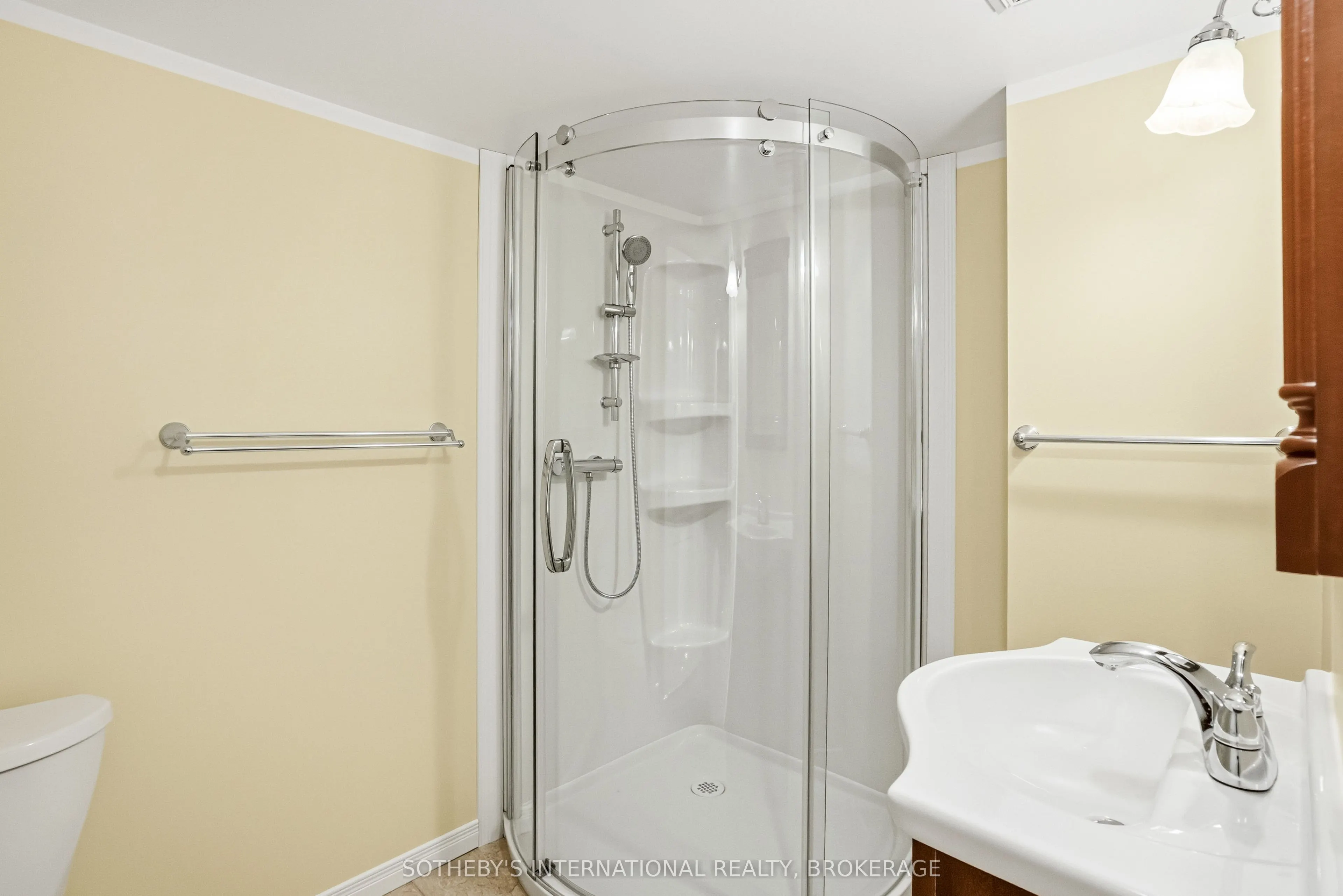 4 Alex Grant Place