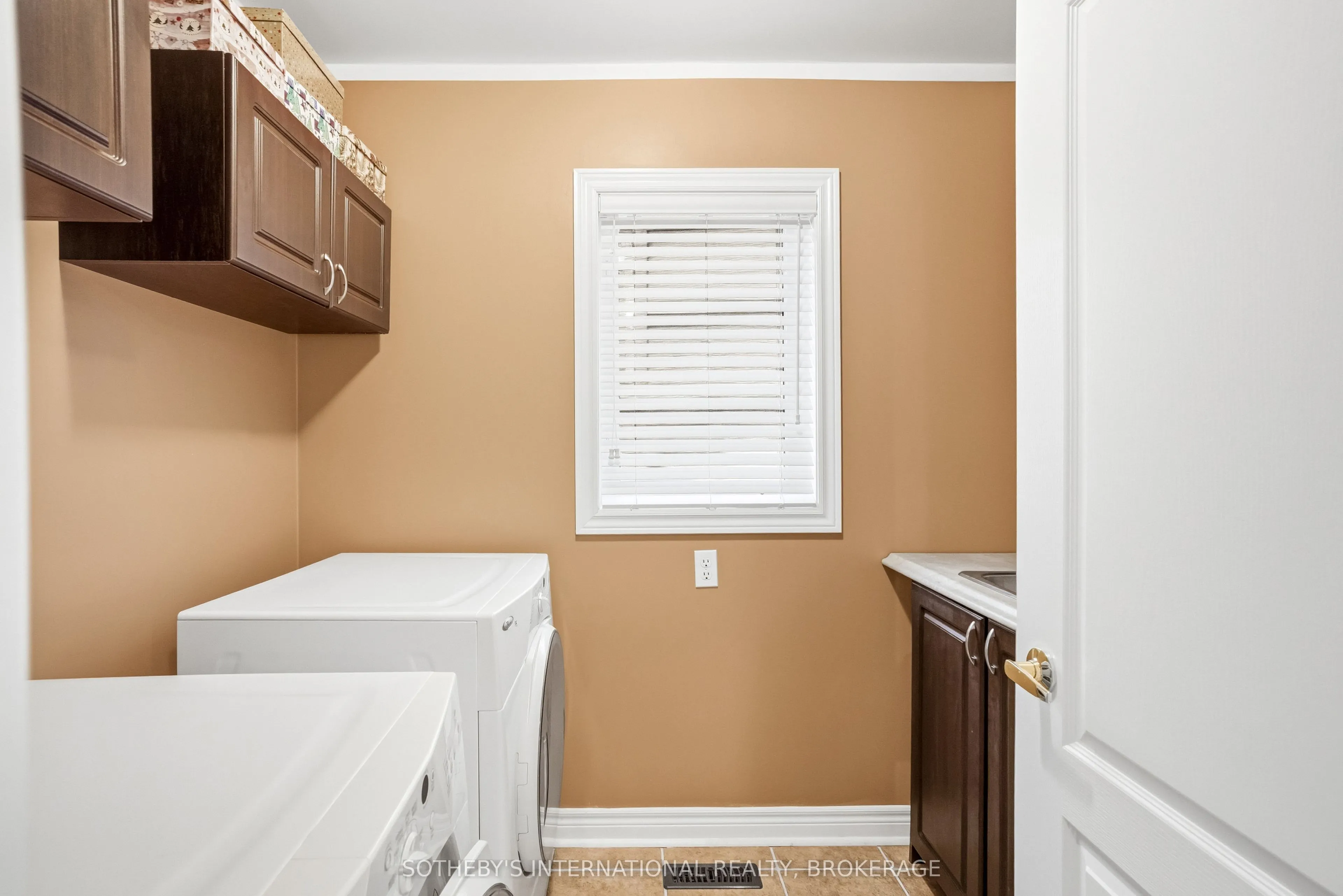 4 Alex Grant Place