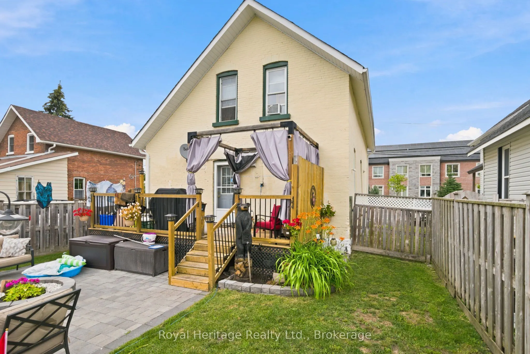 61 Lindsay Street N