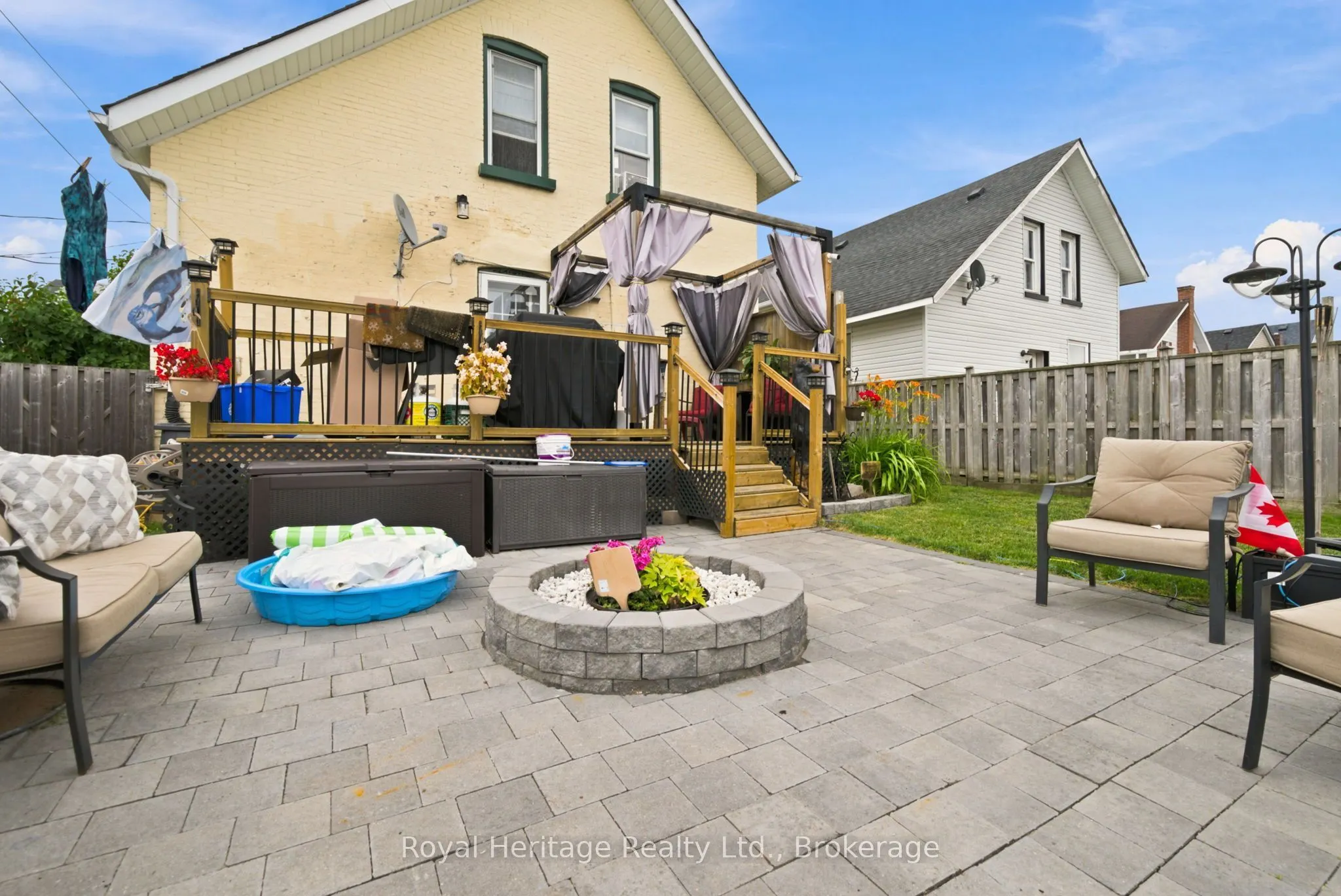 61 Lindsay Street N