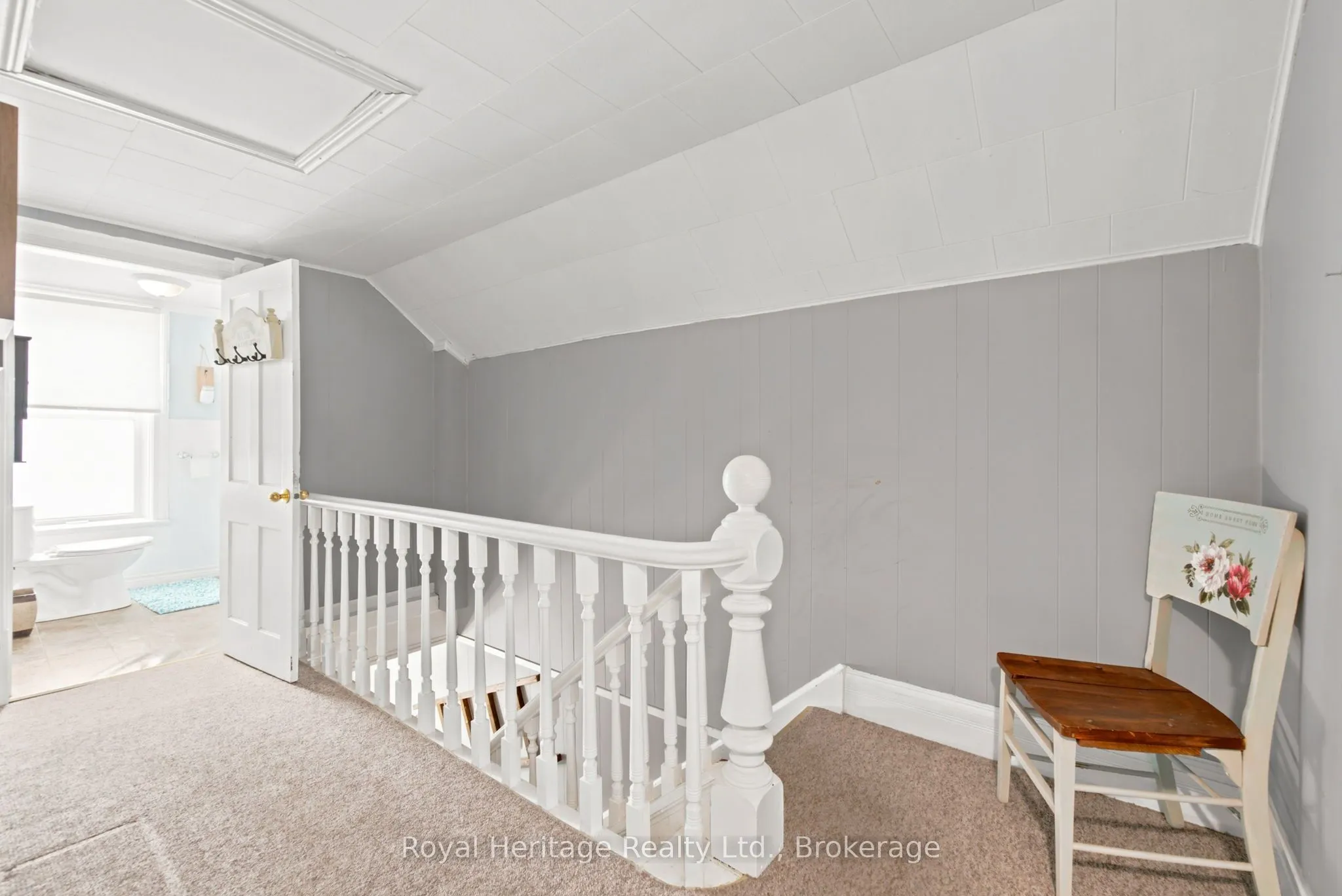 61 Lindsay Street N