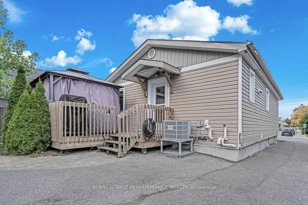 148 Carillon Street
