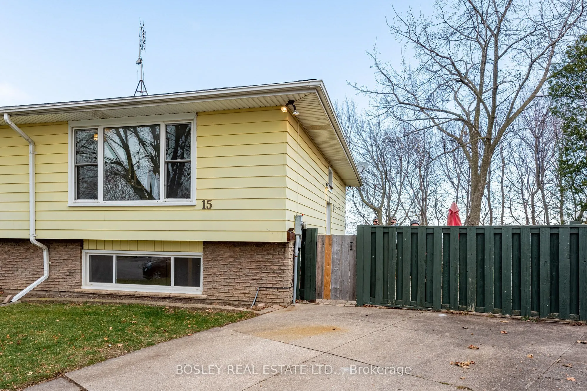 15 ALDEN Court
