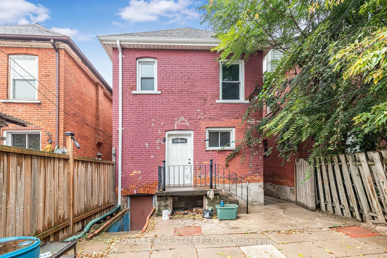 46 Holton Avenue N