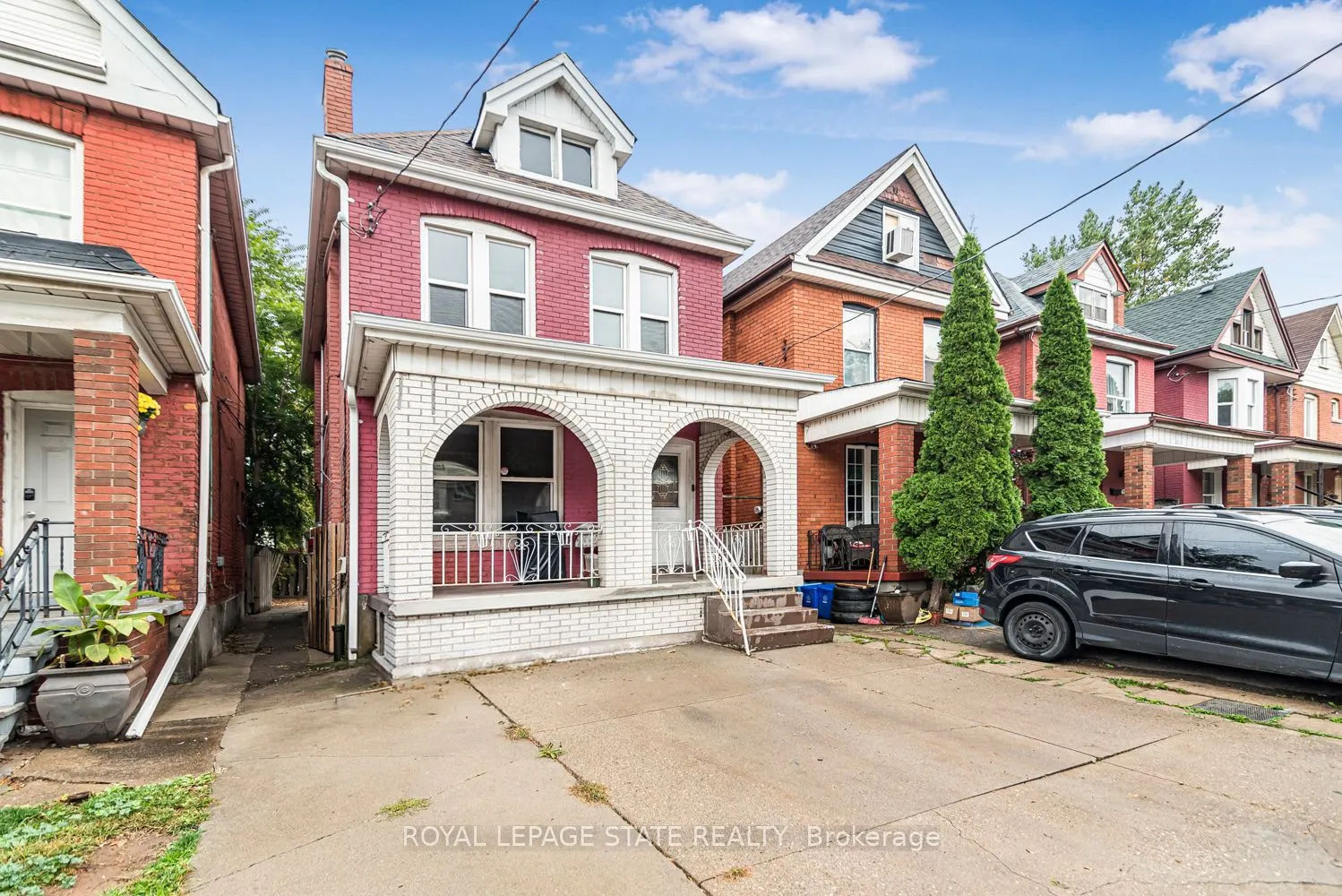 46 Holton Avenue N