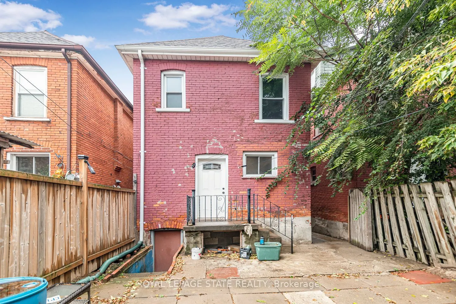 46 Holton Avenue N