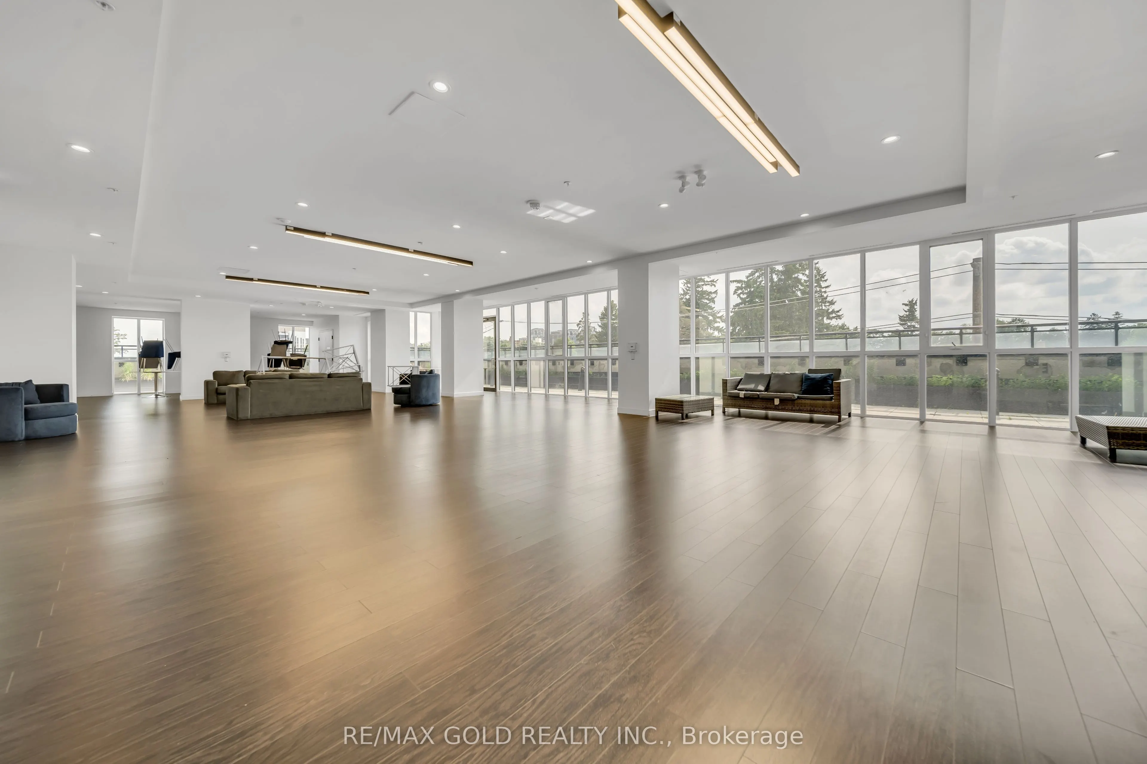 128 King Street N #803