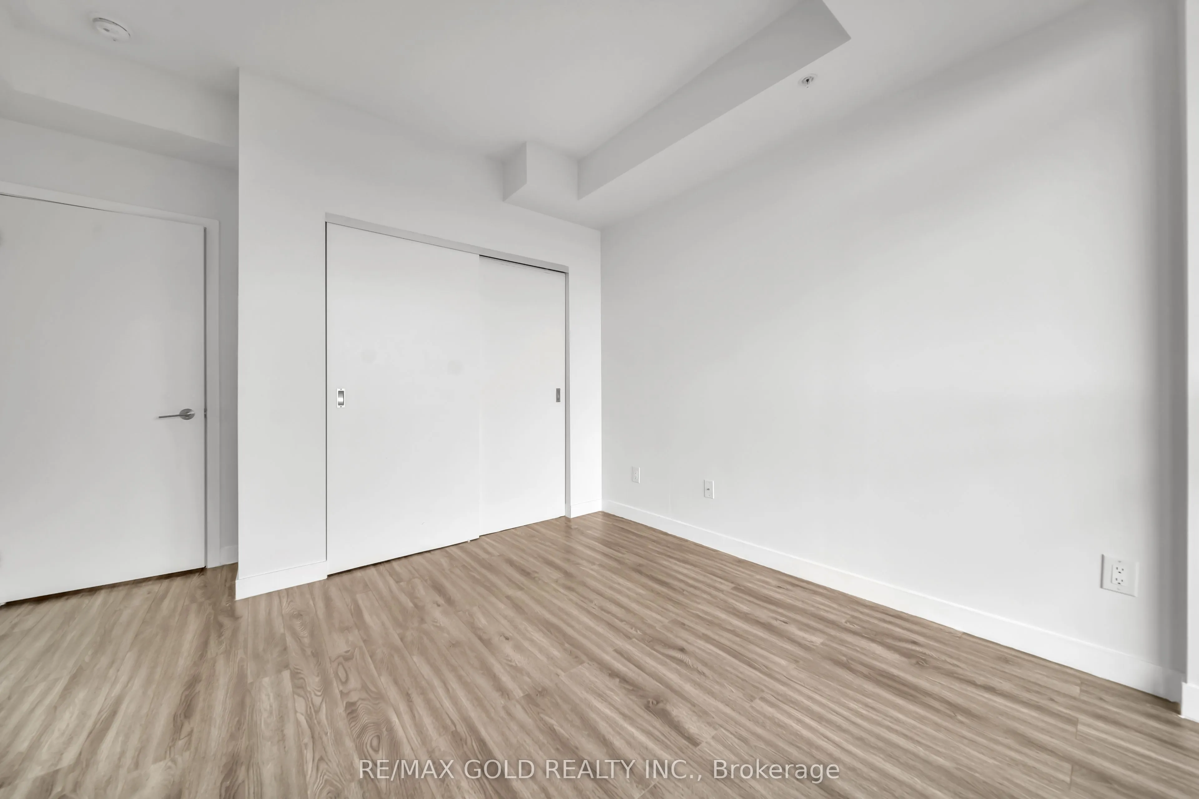 128 King Street N #803