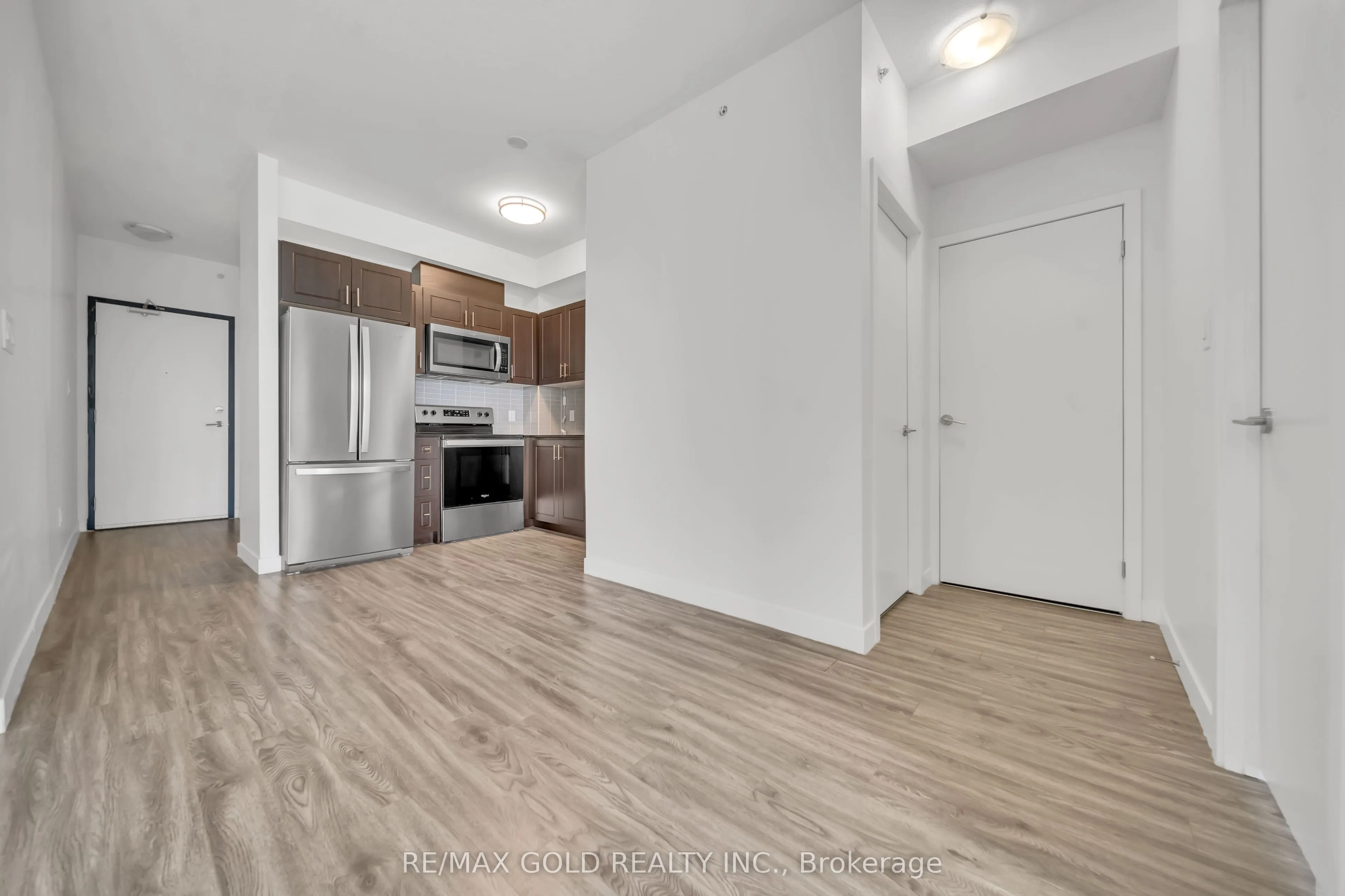 128 King Street N #803