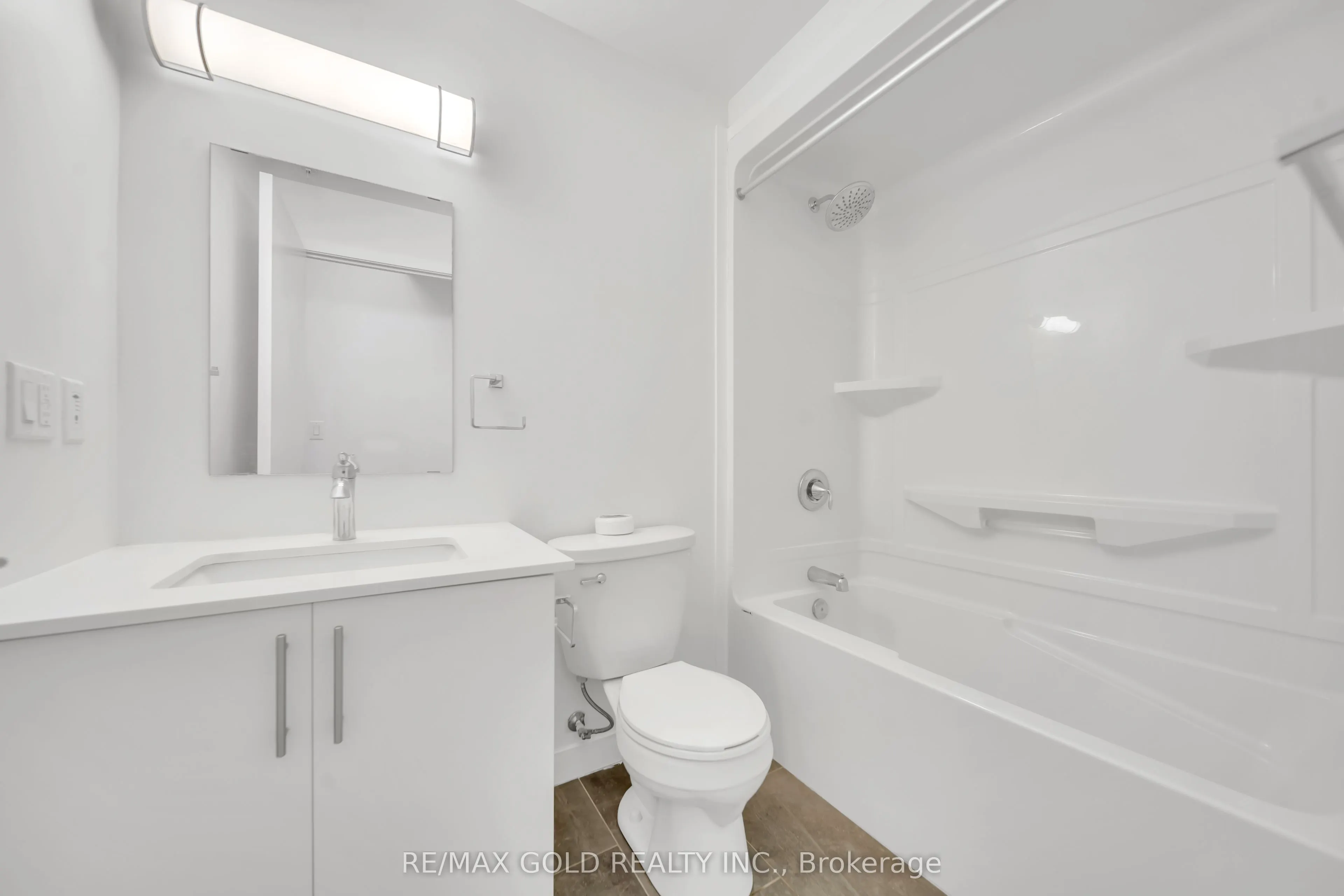 128 King Street N #803