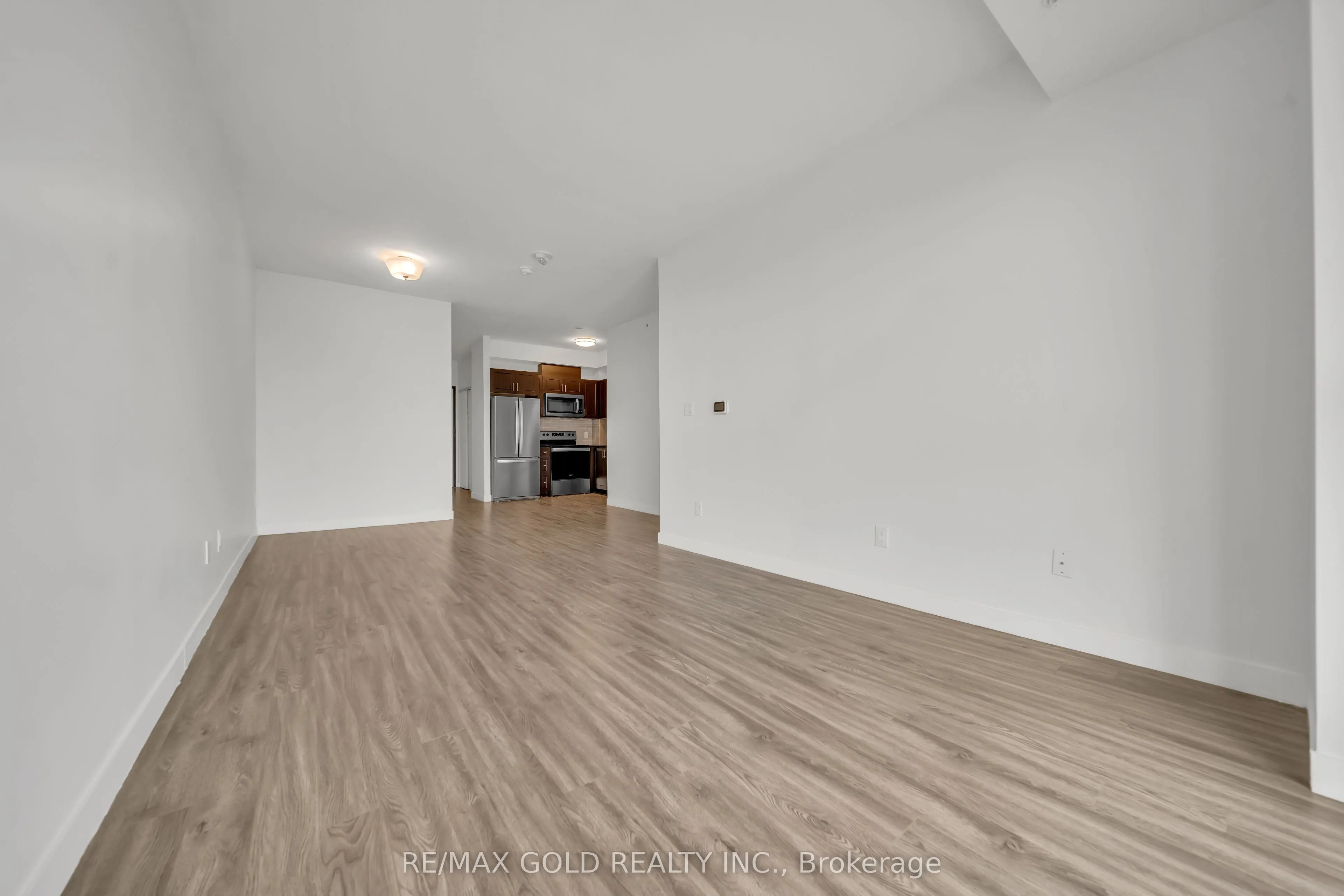 128 King Street N #803