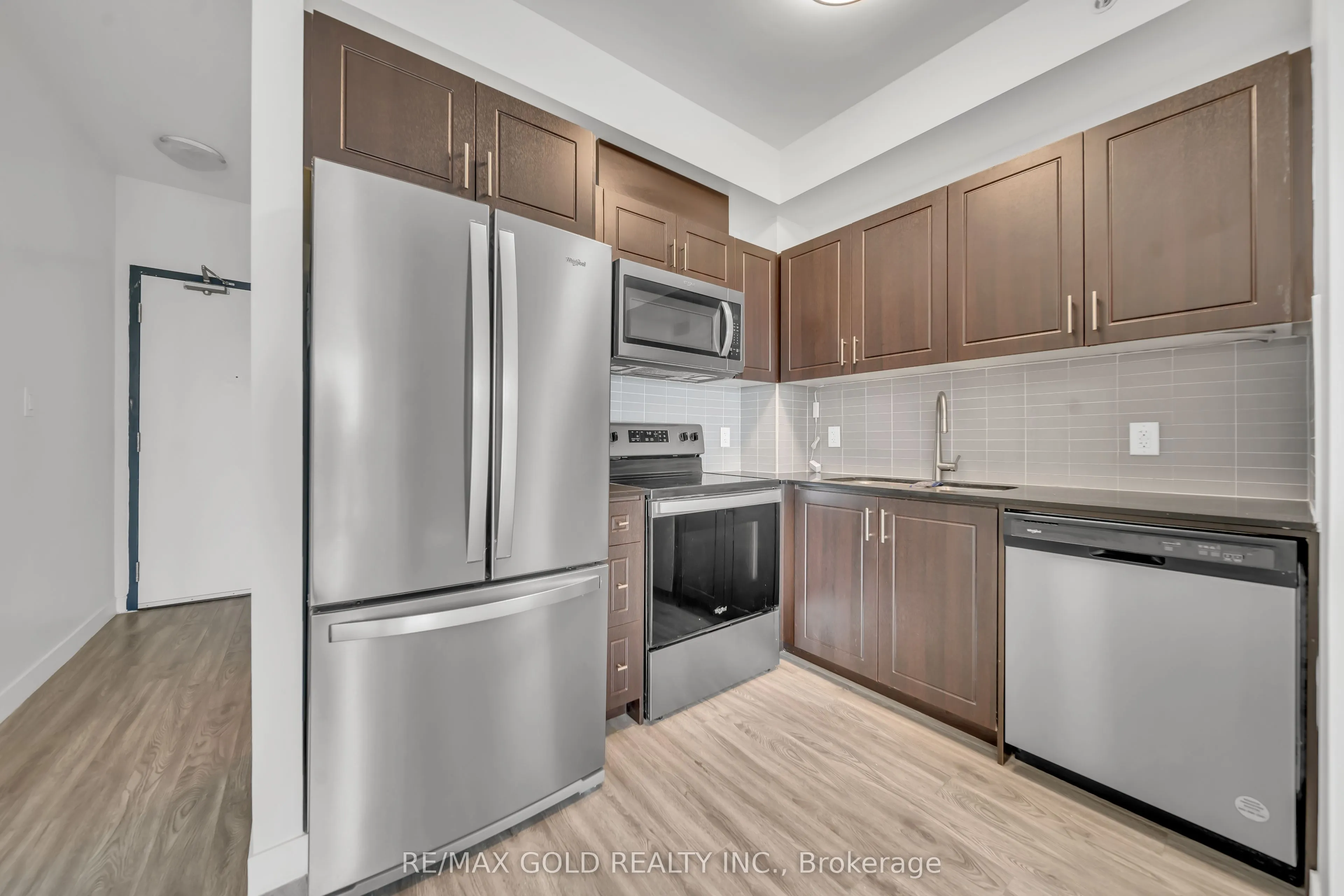 128 King Street N #803