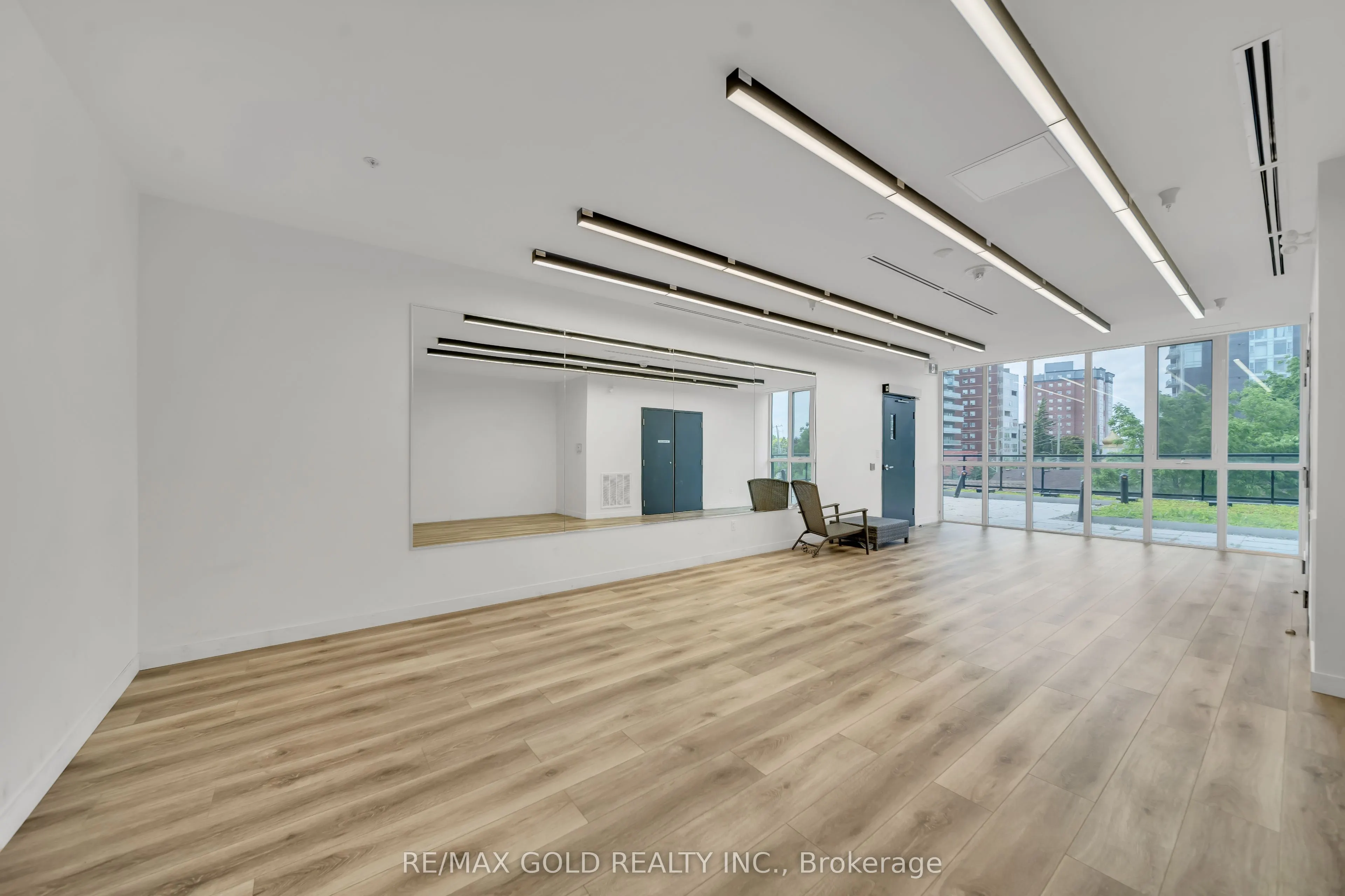 128 King Street N #803