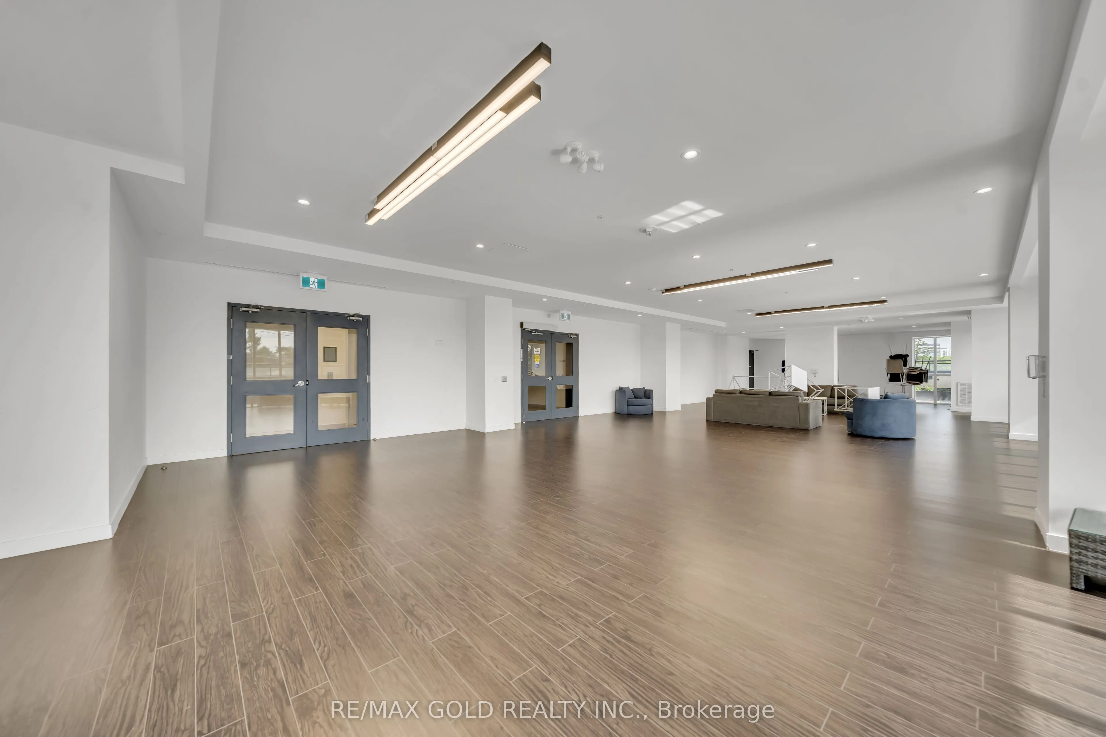 128 King Street N #803