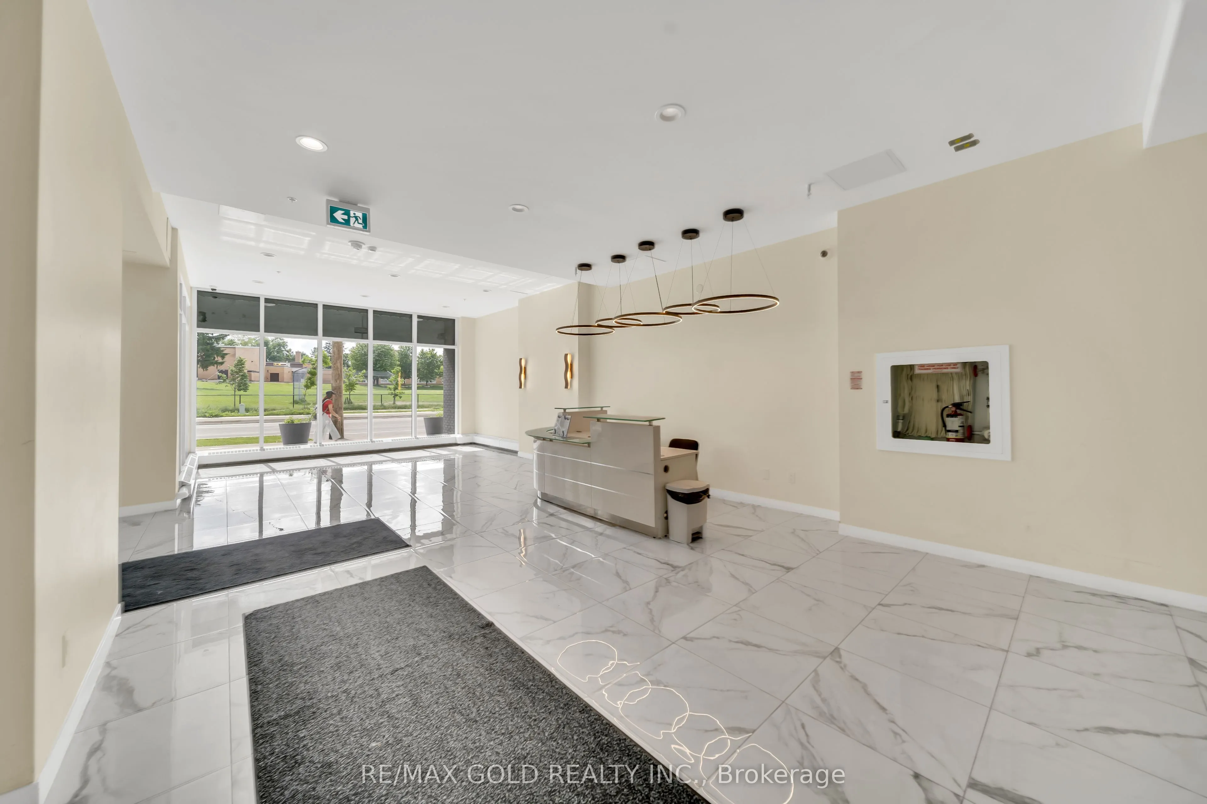 128 King Street N #803