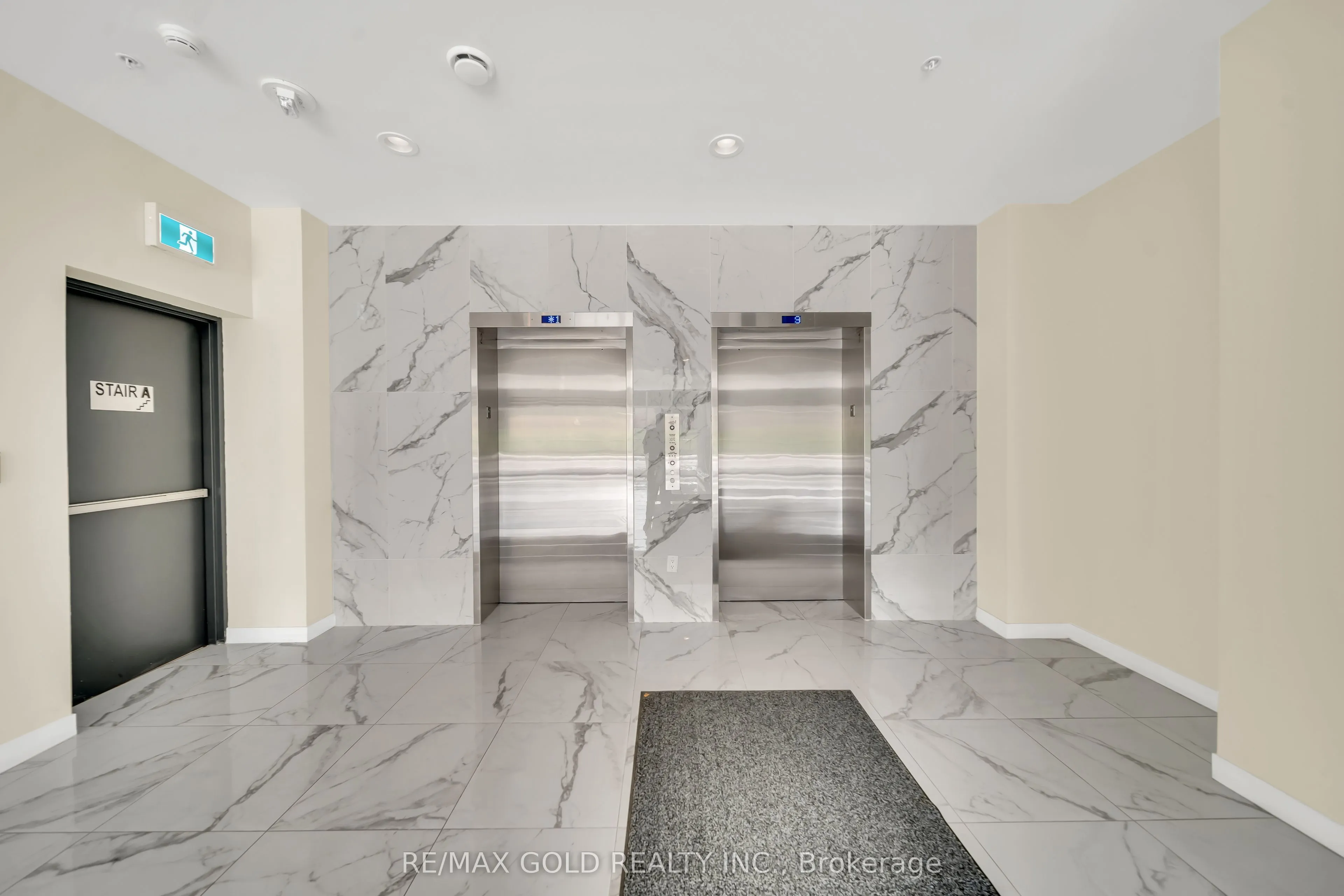 128 King Street N #803